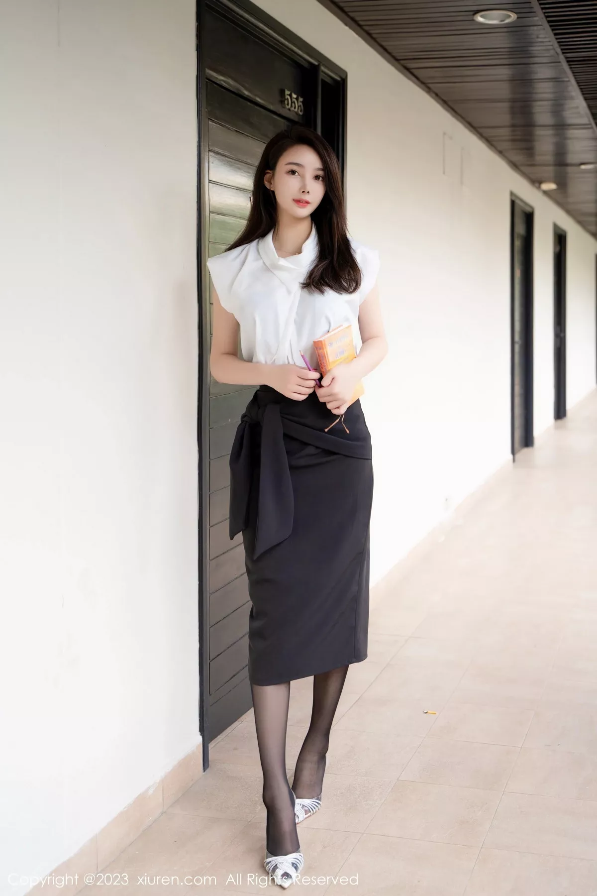 [XiuRen秀人网] 2023.08.23 No.7270 summer宝宝 白领美腿 [59P] NO.6