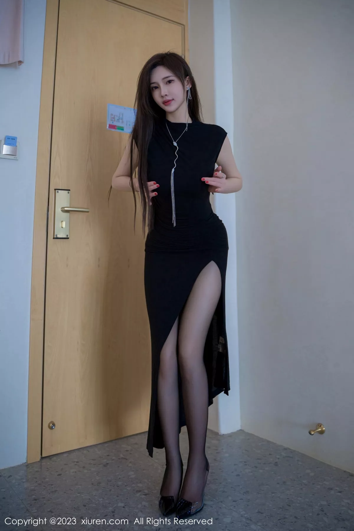 [XiuRen秀人网] 2023.08.24 No.7280 Carol周妍希 黑丝美臀 [91P] NO.5