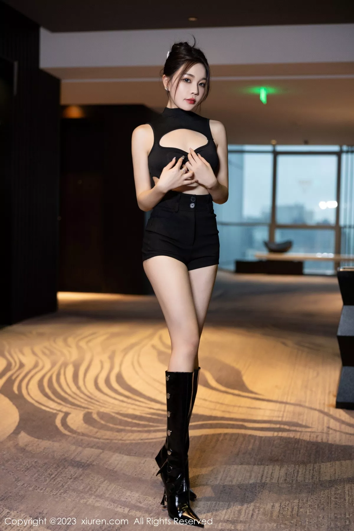 [XiuRen秀人网] 2023.09.22 No.7432 徐莉芝Booty 美腿短裙 [82P] NO.5