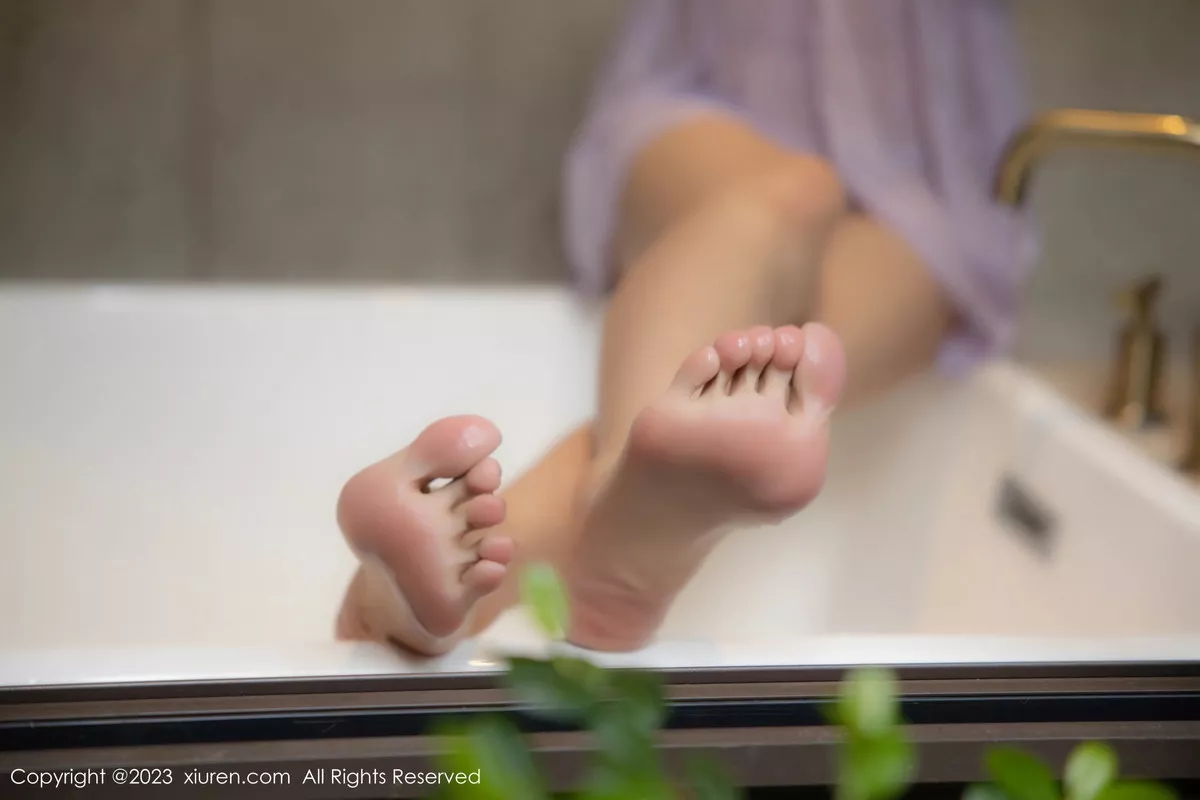 [XiuRen秀人网] 2023.09.27 No.7451 糖豆sisi 睡裙美腿 [56P] NO.10