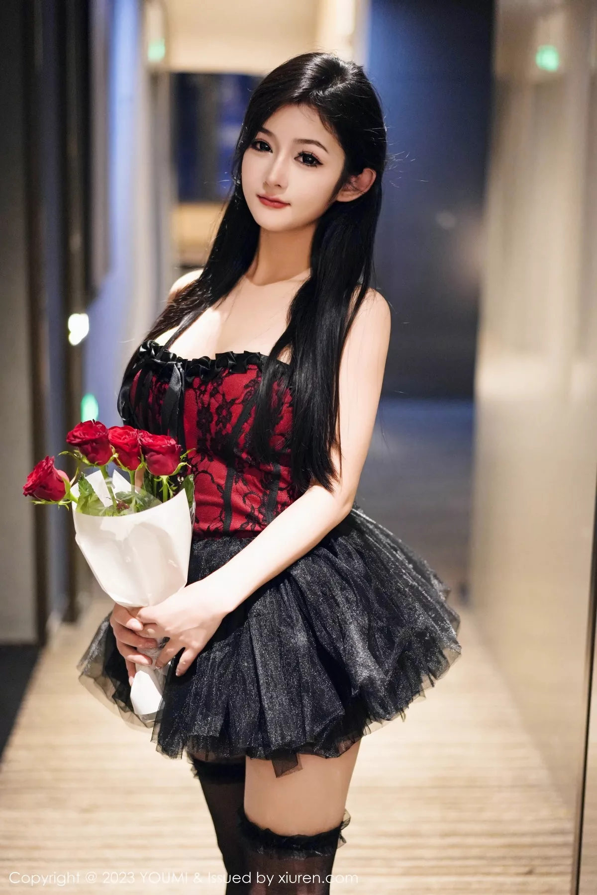 [YOUMI尤蜜荟] 2023.10.10 VOL.991 谭小灵 黑丝美腿 [74P] NO.1