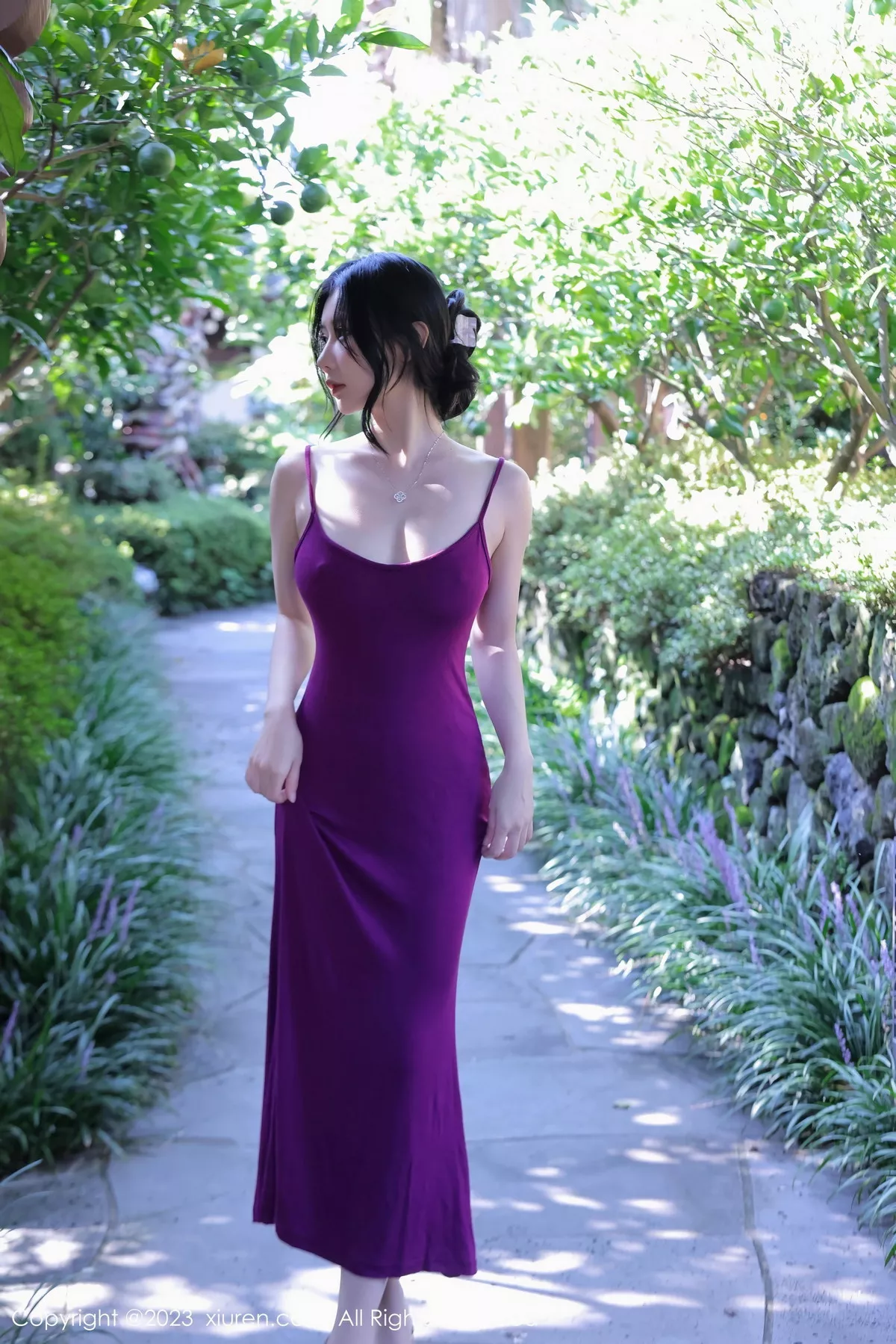 [XiuRen秀人网] 2023.10.10 No.7485 尹甜甜 长裙美腿 [63P] NO.1