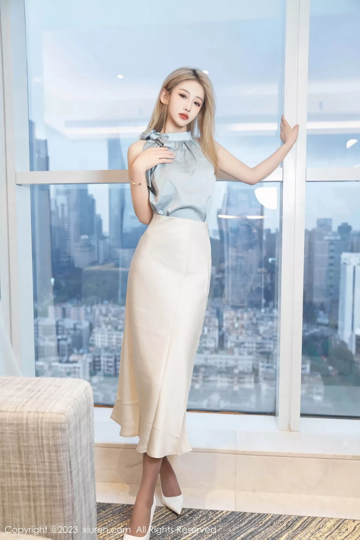 [XiuRen秀人网] 2023.10.12 No.7500 沈青黛 长裙美腿 [100P] NO.1