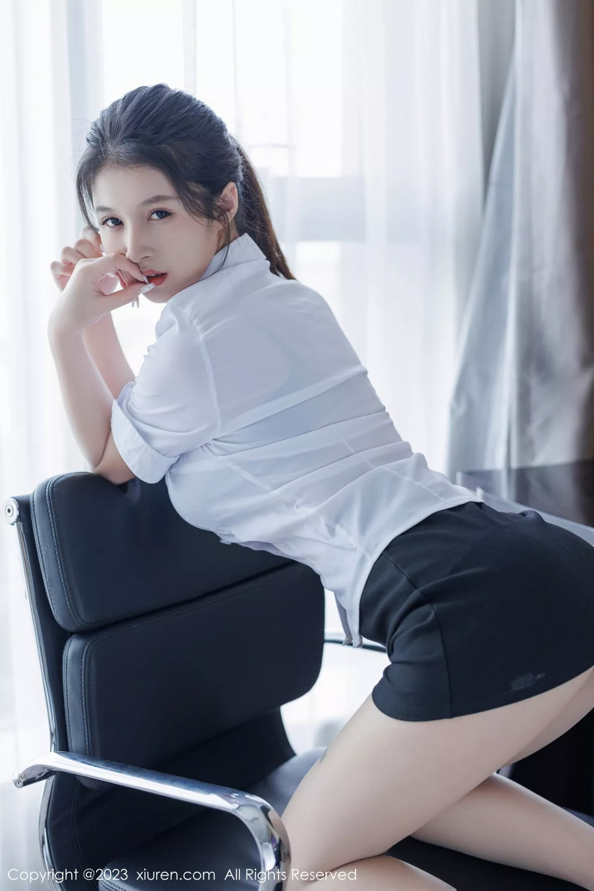 [XiuRen秀人网] 2023.09.19 No.7406 灵诗怡 短裙美腿 [45P] NO.6