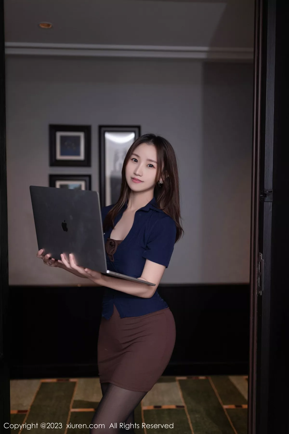 [XiuRen秀人网] 2023.09.20 No.7417 杏子Yada 黑丝美腿 [85P] NO.1