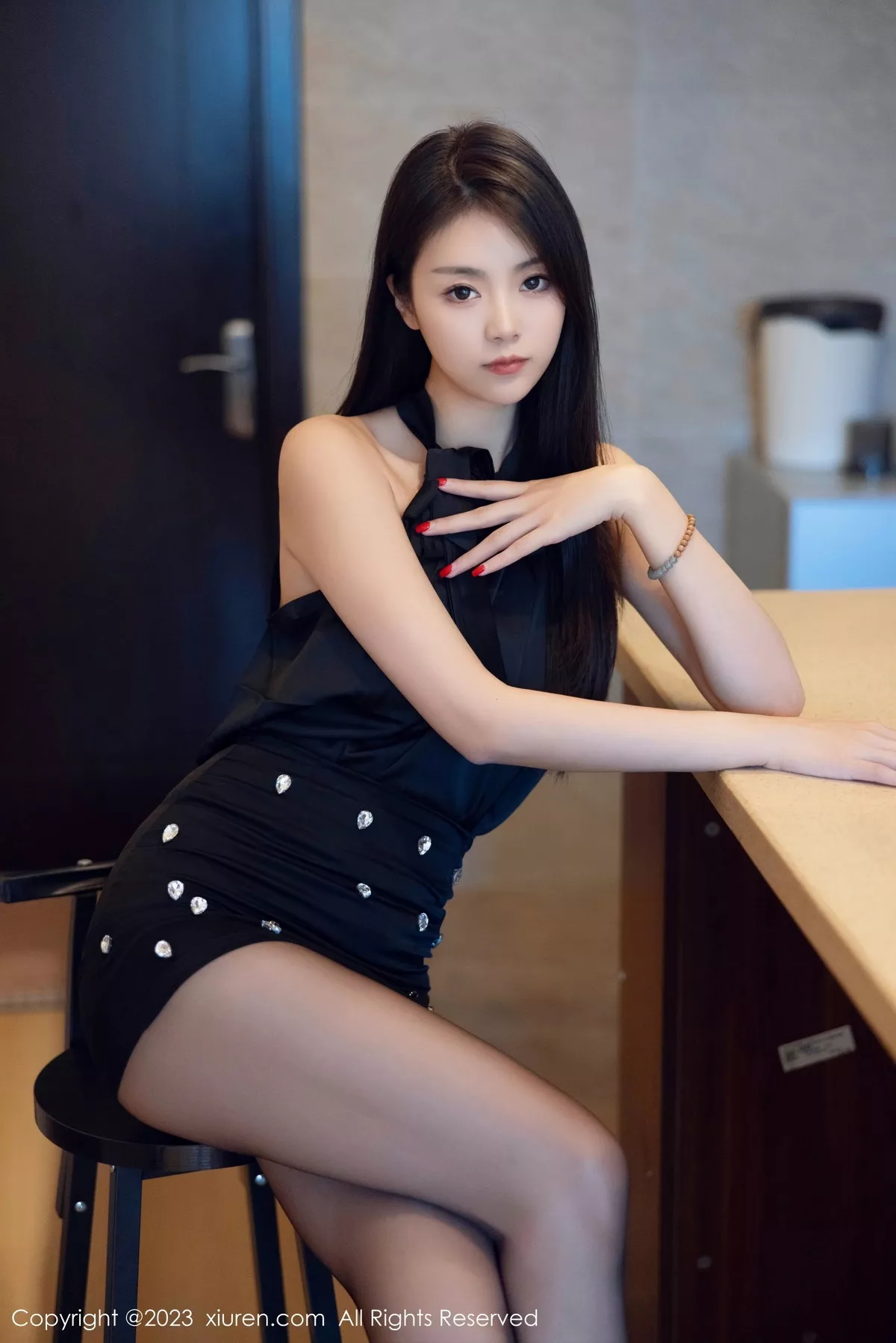 [XiuRen秀人网] 2023.10.19 No.7535 可乐Vicky 黑丝美腿 [82P] NO.6