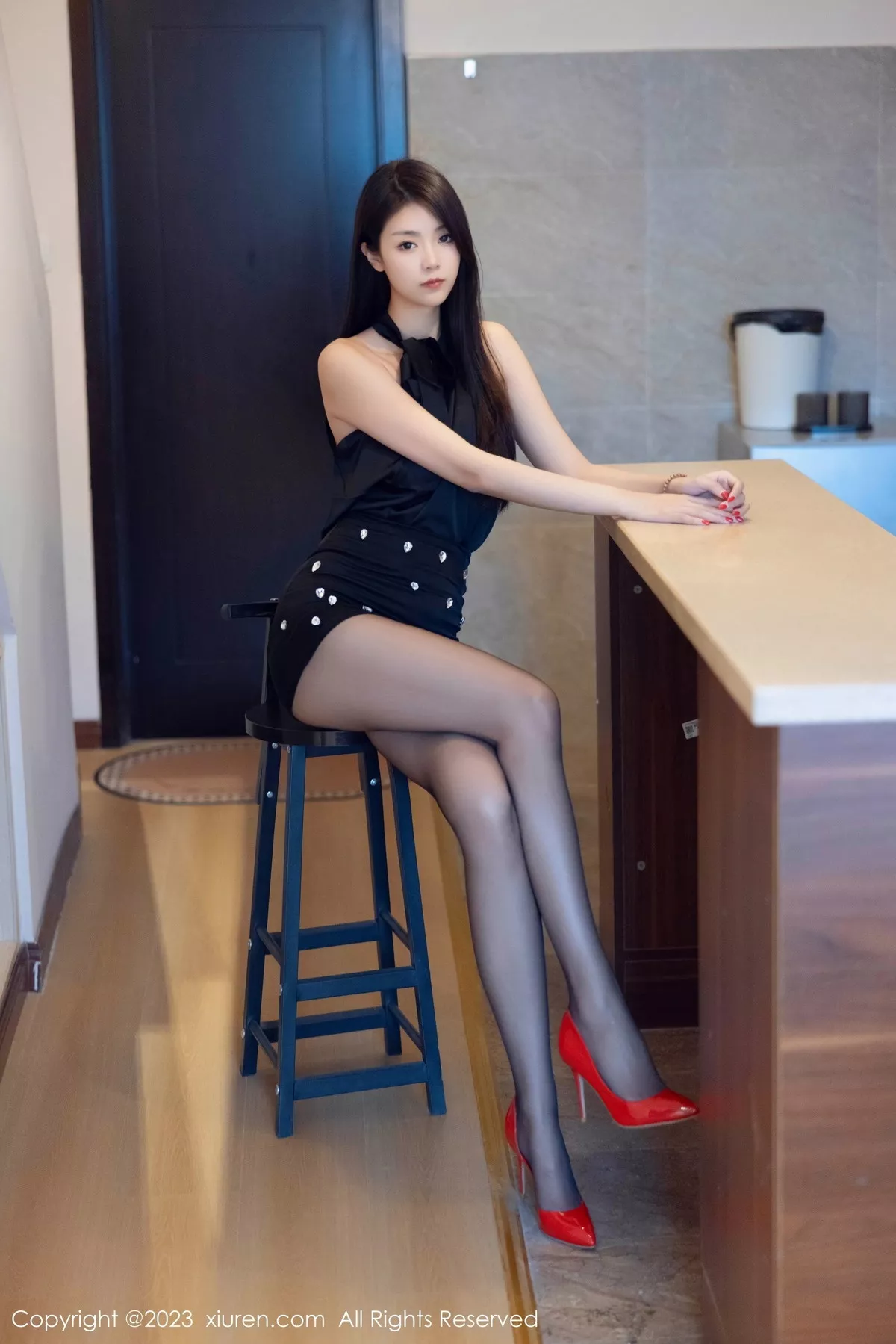 [XiuRen秀人网] 2023.10.19 No.7535 可乐Vicky 黑丝美腿 [82P] NO.4