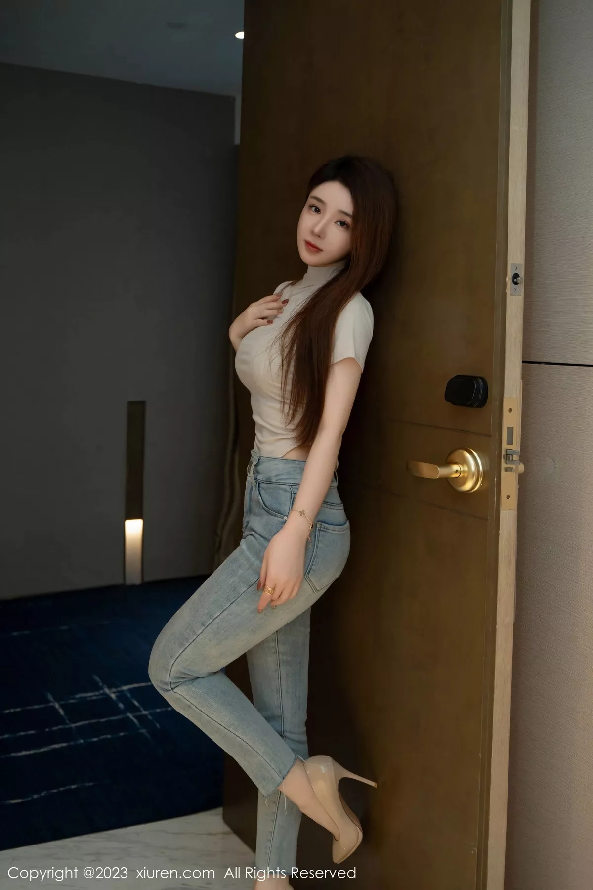 [XiuRen秀人网] 2023.10.31 No.7586 雨儿baby 牛仔裤美腿 [71P] NO.3