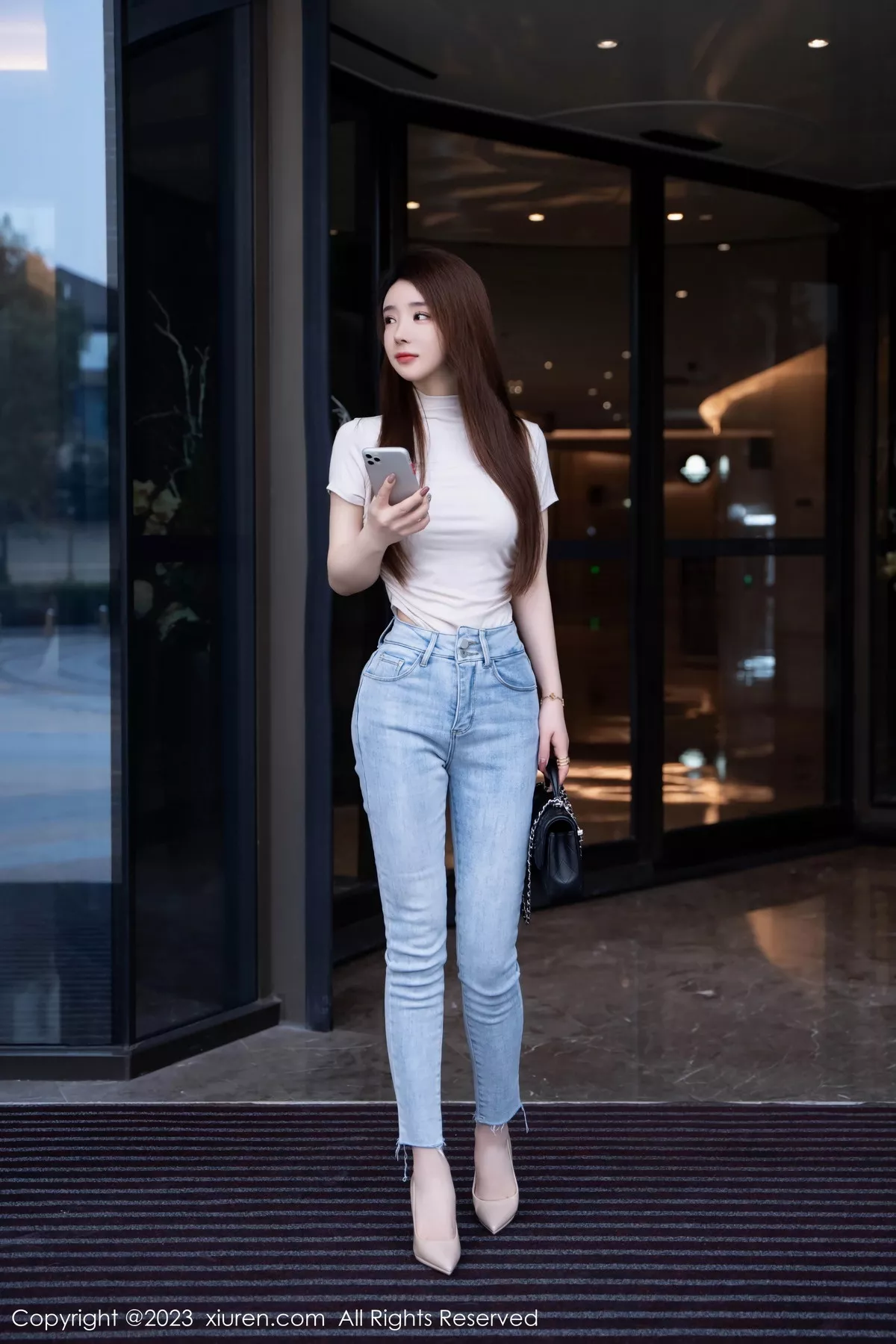 [XiuRen秀人网] 2023.10.31 No.7586 雨儿baby 牛仔裤美腿 [71P] NO.7