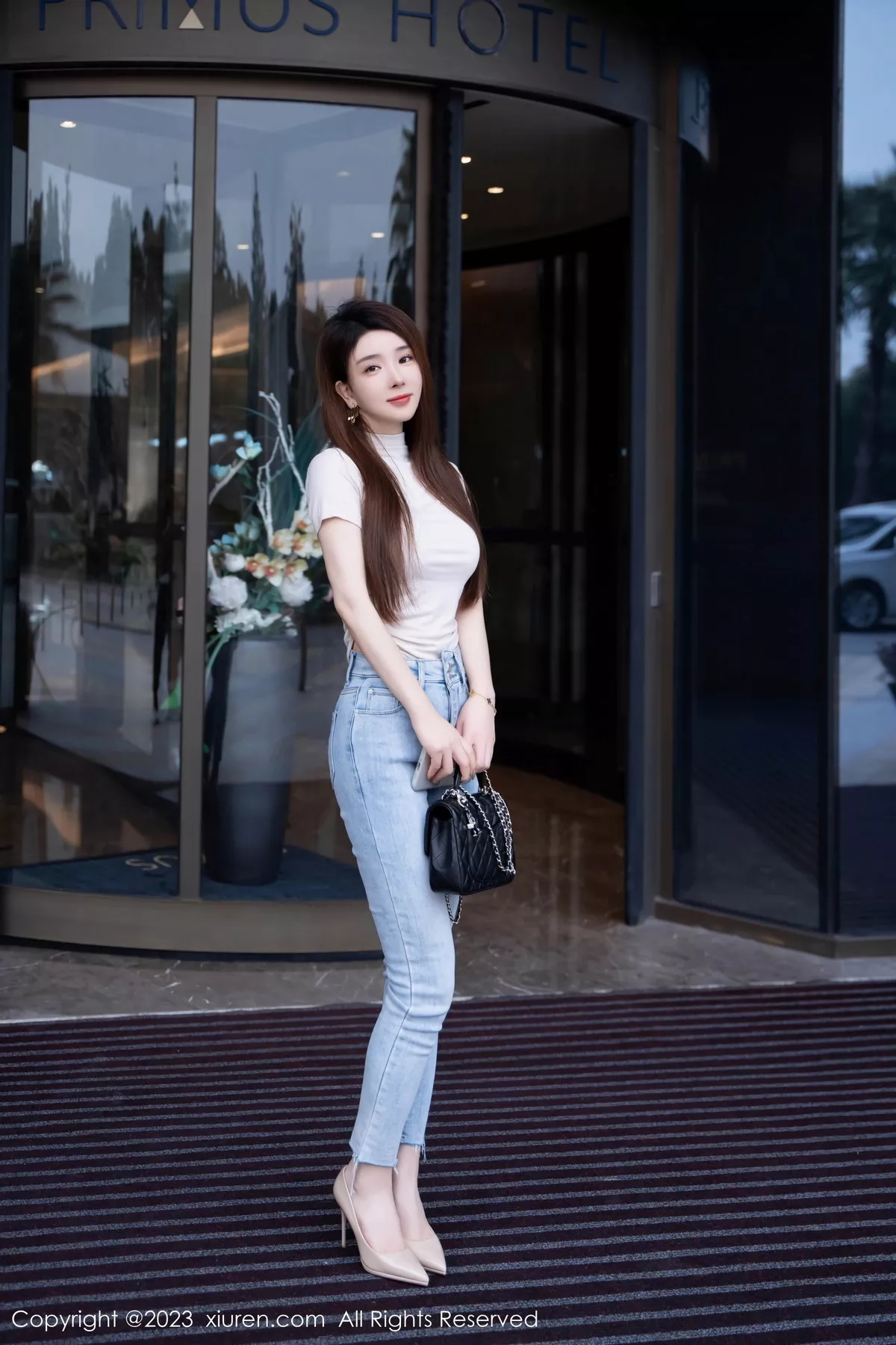 [XiuRen秀人网] 2023.10.31 No.7586 雨儿baby 牛仔裤美腿 [71P] NO.2