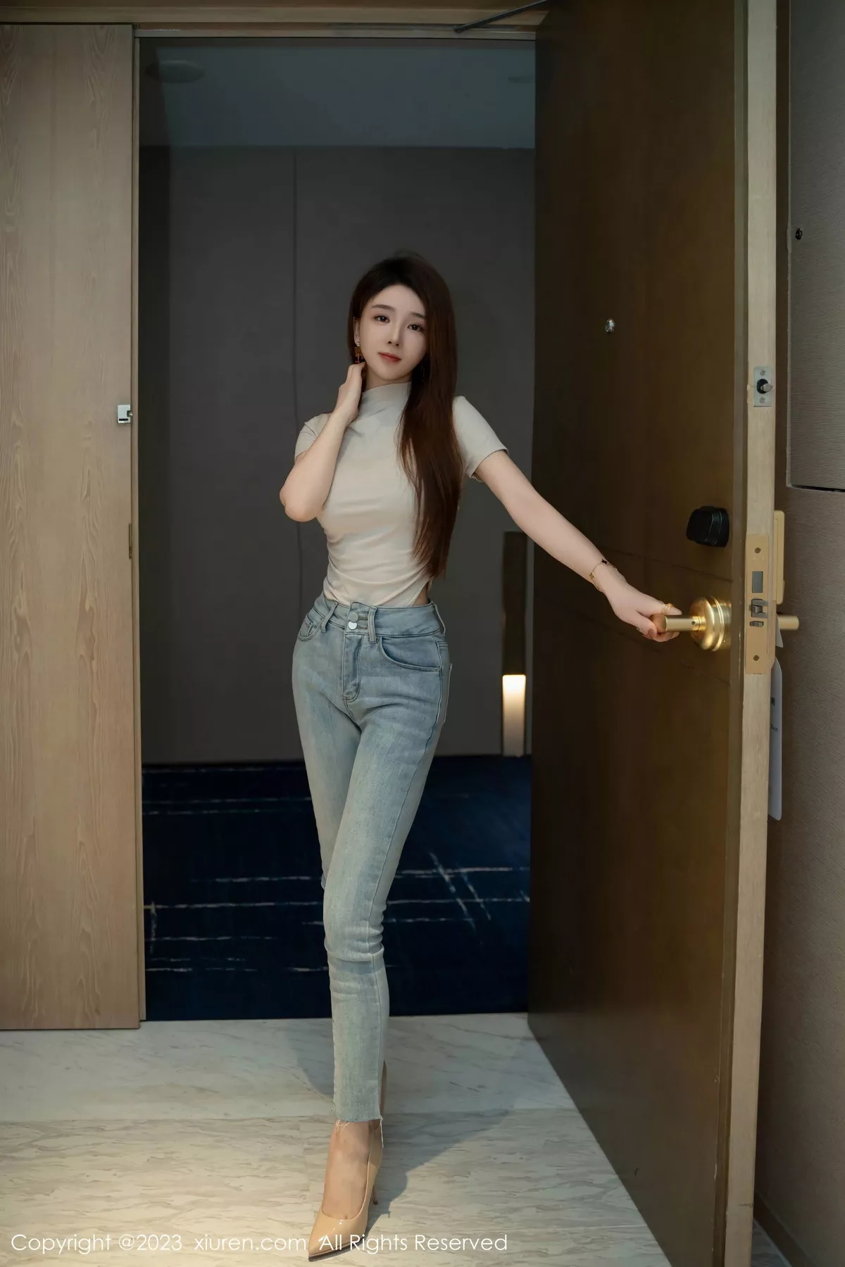 [XiuRen秀人网] 2023.10.31 No.7586 雨儿baby 牛仔裤美腿 [71P] NO.11