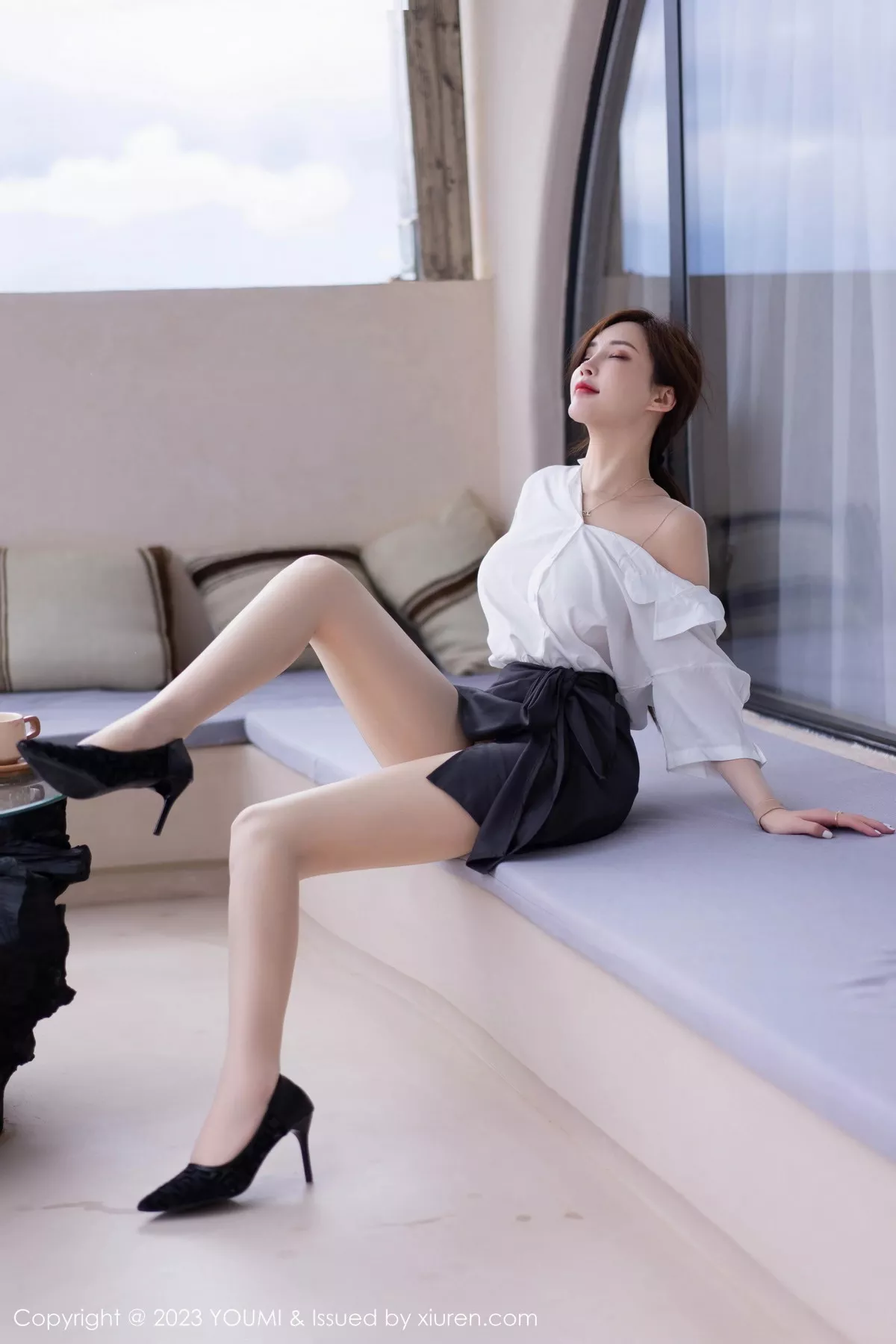 [YOUMI尤蜜荟] 2023.10.31 VOL.998 Carol周妍希 丝袜短裙 [73P] NO.2