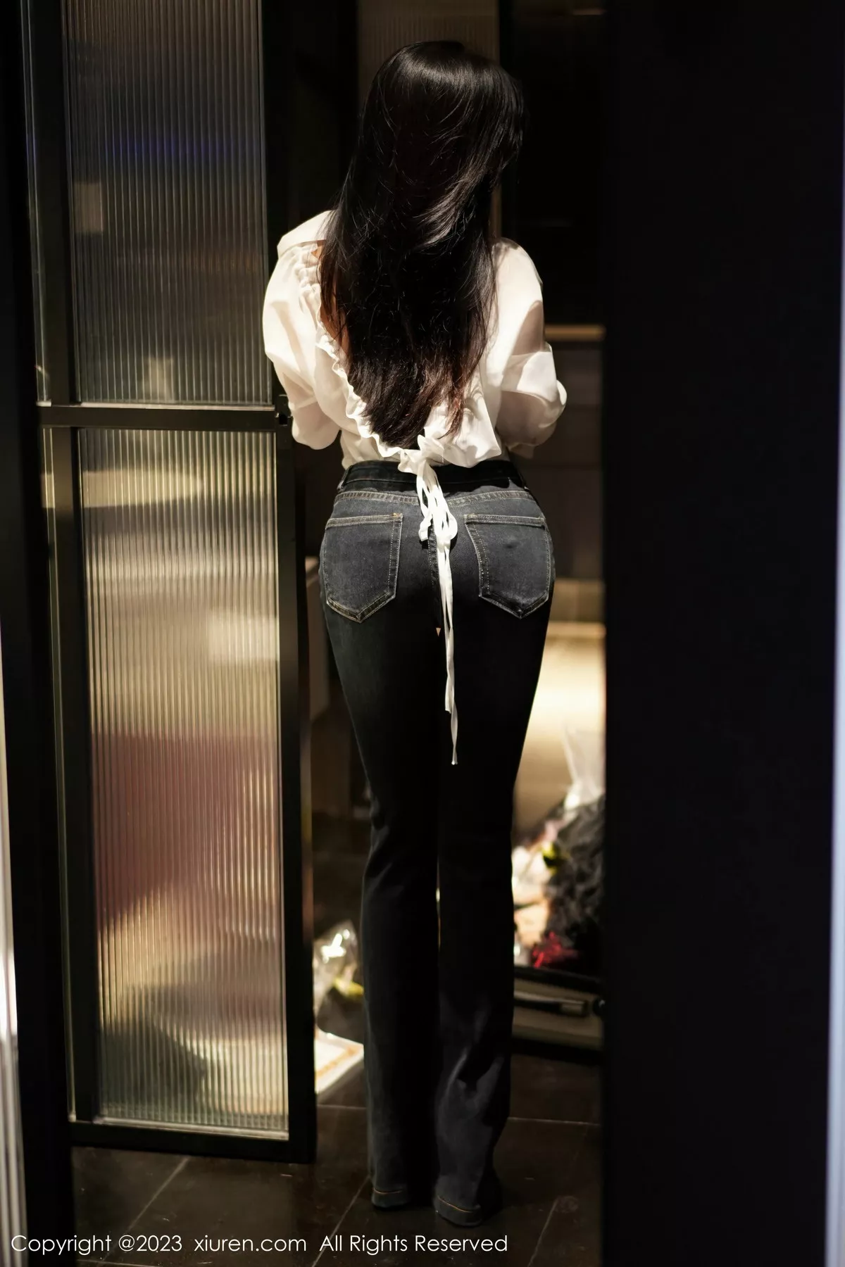 [XiuRen秀人网] 2023.11.10 No.7645 谭小灵 牛仔裤美腿 [106P] NO.6