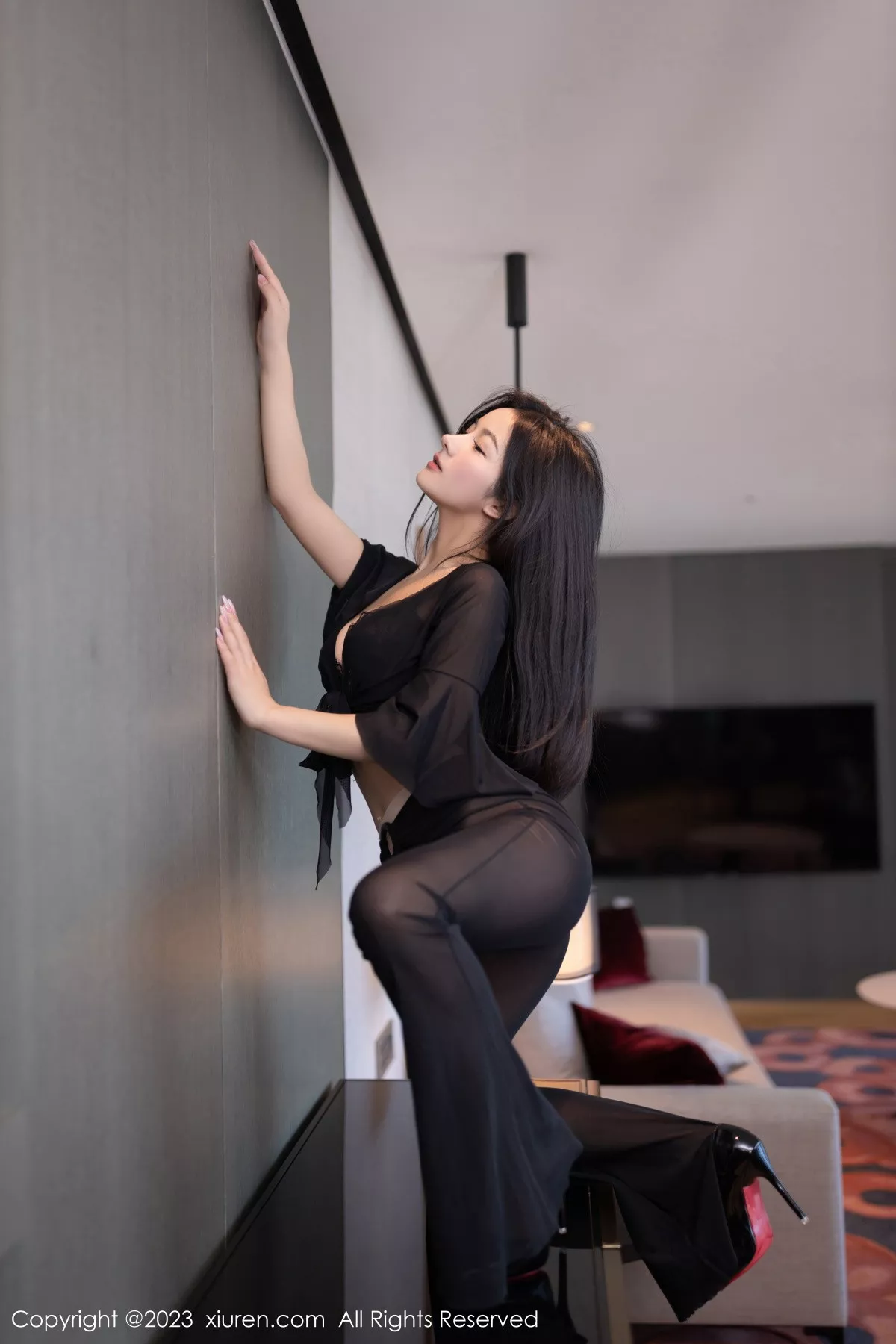 [XiuRen秀人网] 2023.11.14 No.7660 谭小灵 黑丝美腿 [80P] NO.7