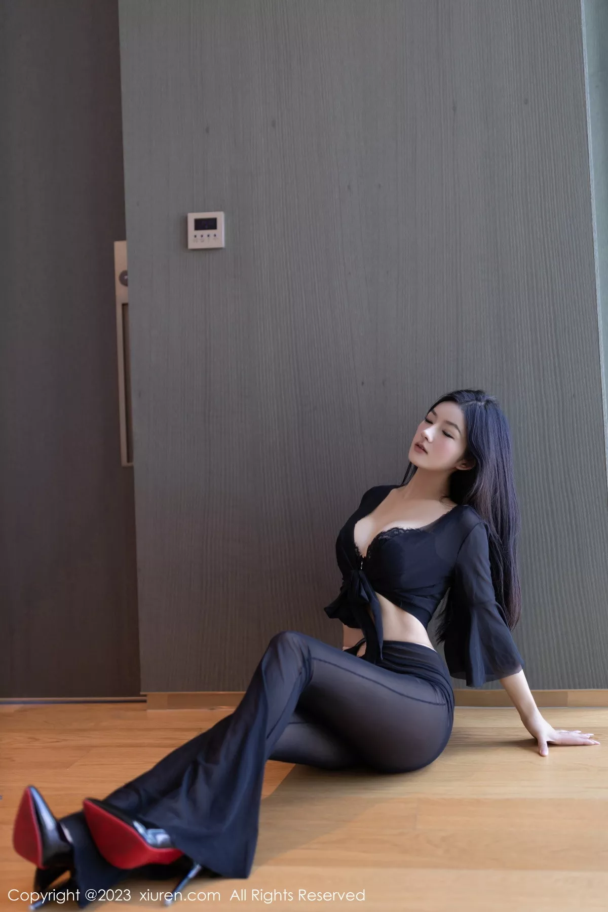 [XiuRen秀人网] 2023.11.14 No.7660 谭小灵 黑丝美腿 [80P] NO.4