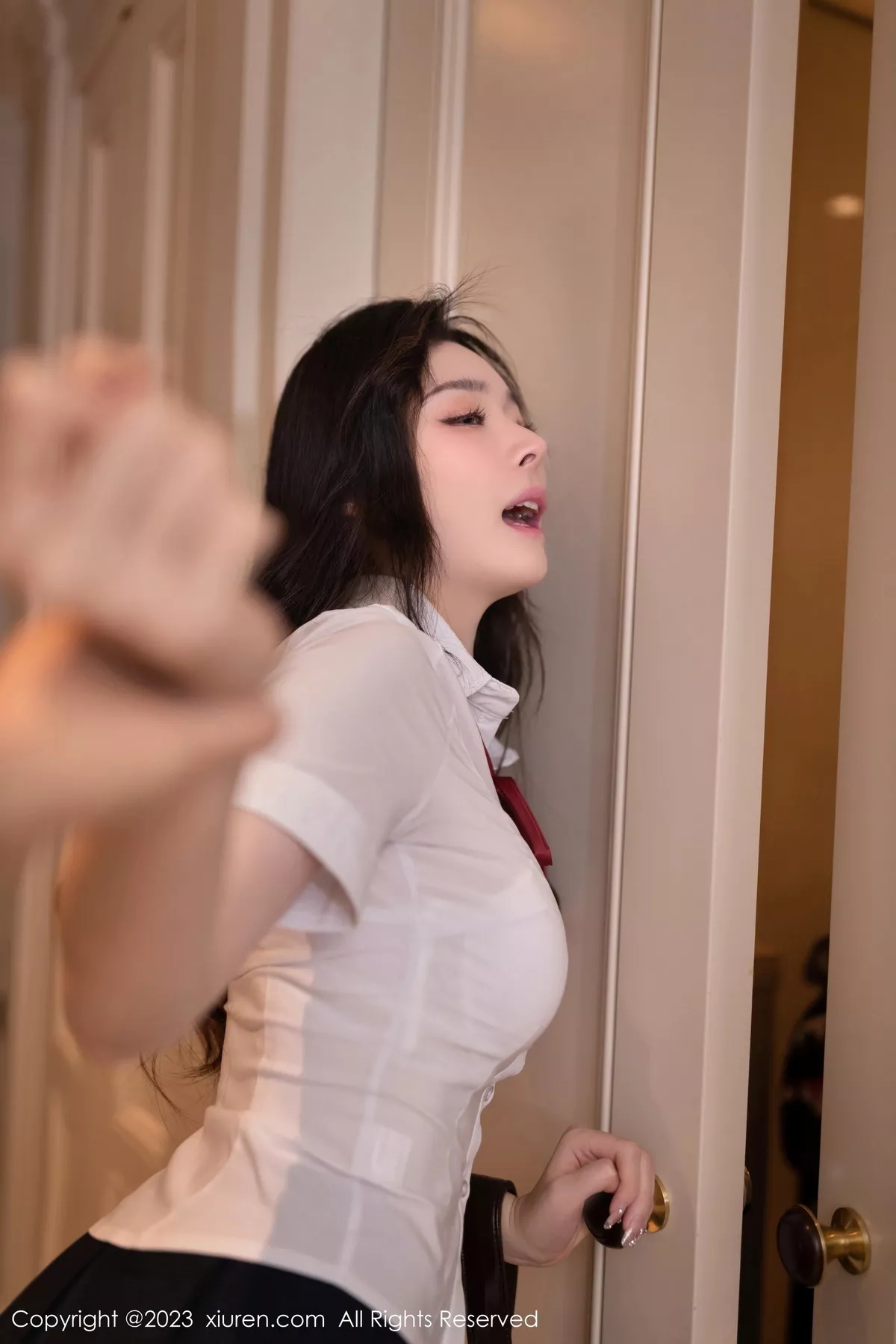 [XiuRen秀人网] 2023.11.16 No.7674 小逗逗 短裙黑丝 [80P] NO.9