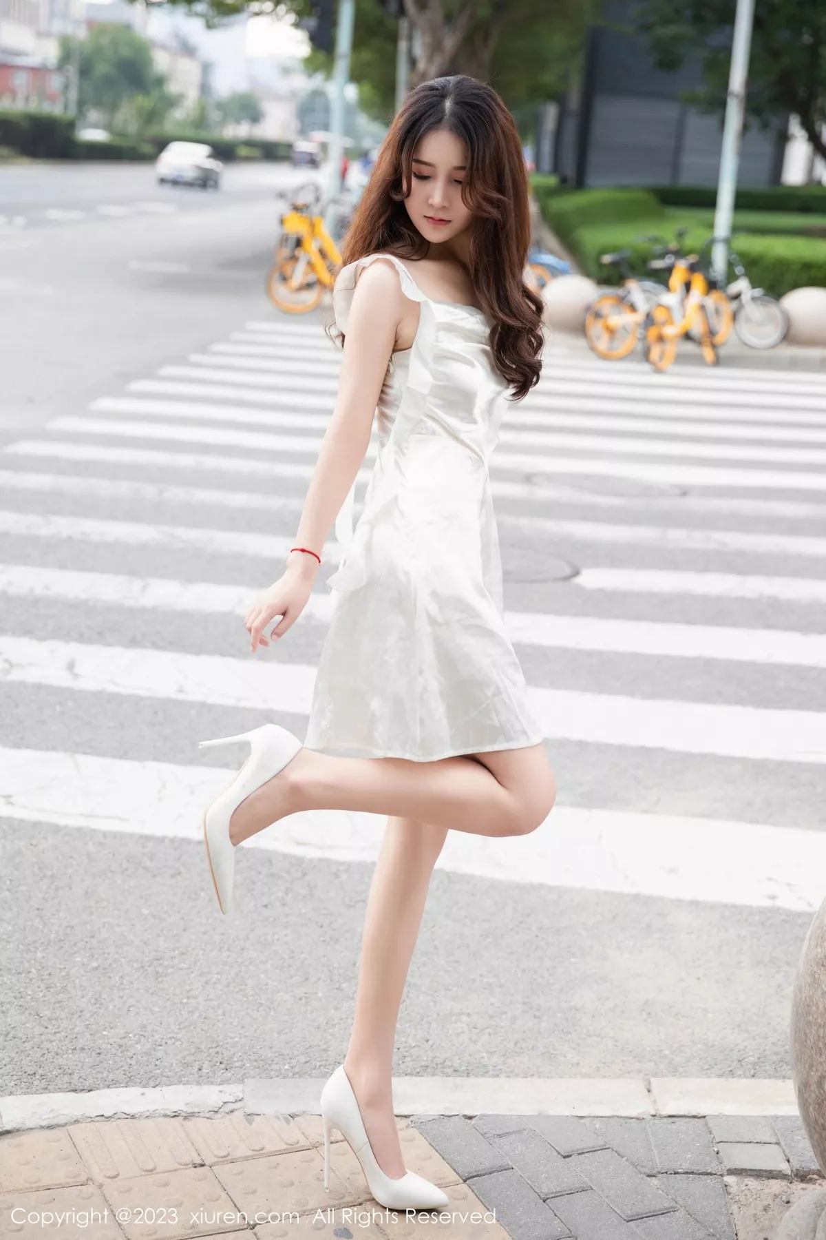 [XiuRen秀人网] 2023.10.25 No.7558 林煊煊 妩媚美腿 [70P] NO.1