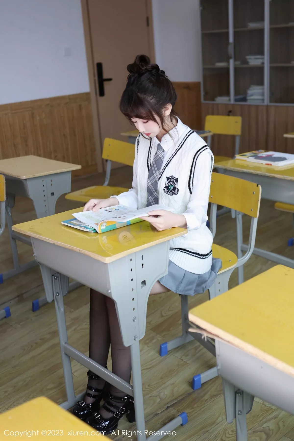 [XiuRen秀人网] 2023.11.24 No.7712 白笑笑 黑丝美腿 [87P] NO.1