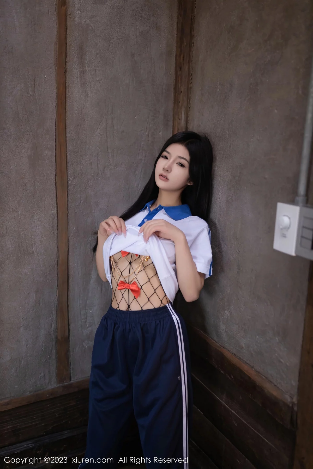 [XiuRen秀人网] 2023.12.27 No.7876 谭小灵 制服美腿 [85P] NO.7