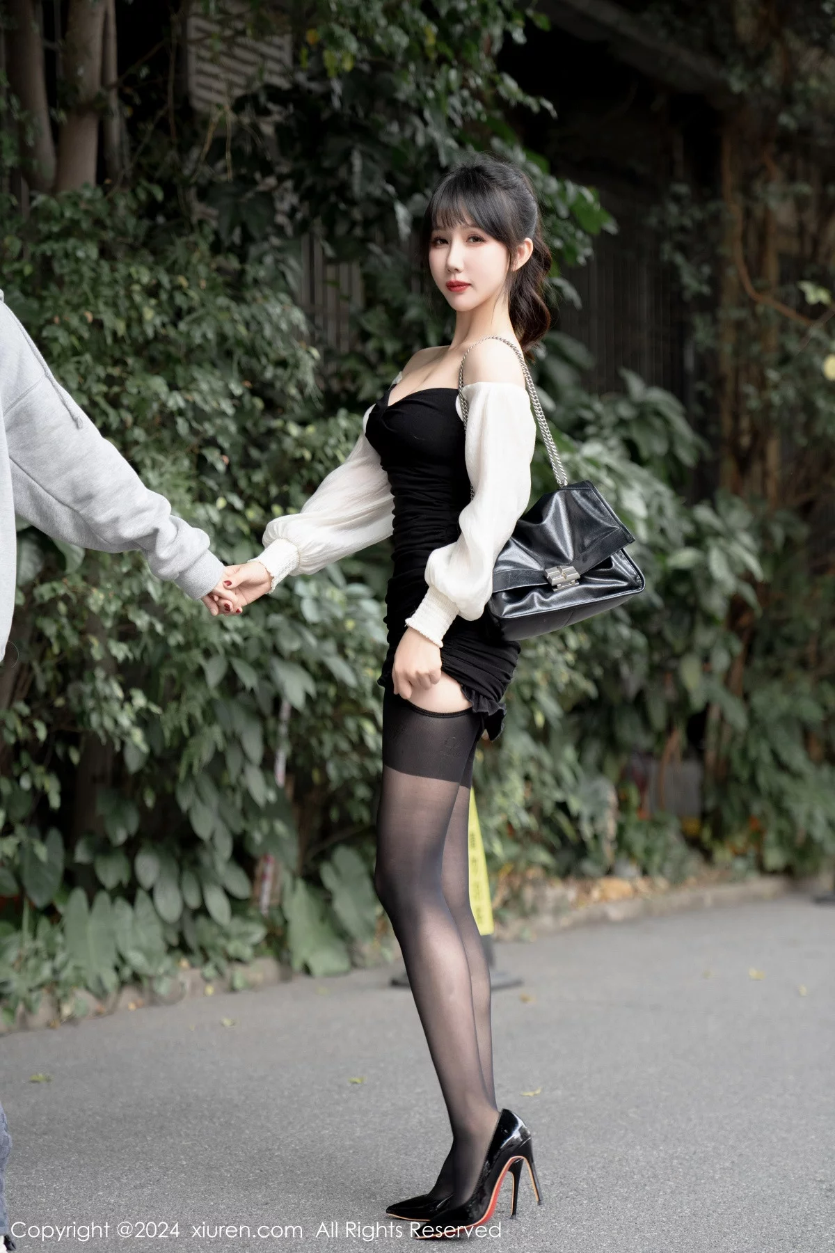 [XiuRen秀人网] 2024.01.09 No.7930 波巧酱 黑丝美臀 [86P] NO.1