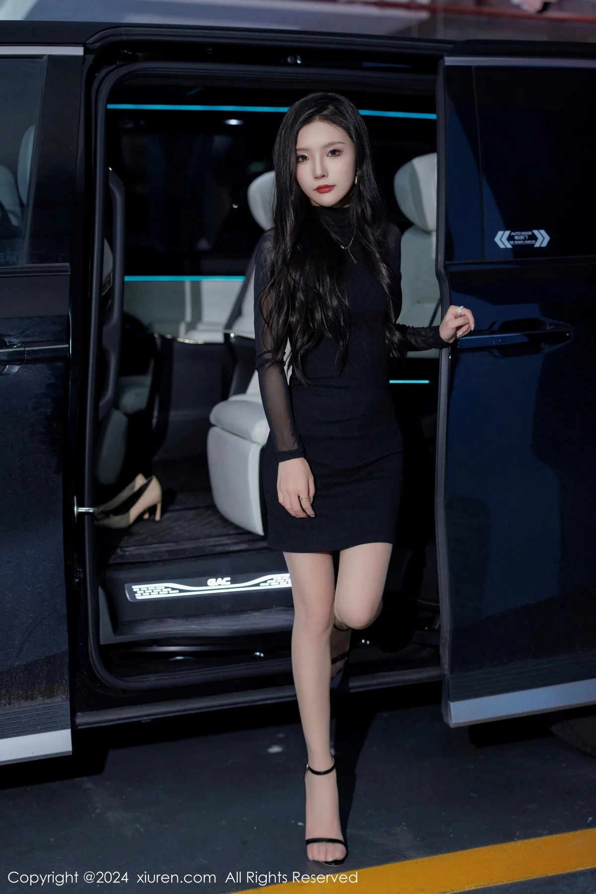 [XiuRen秀人网] 2024.01.11 No.7942 七七kiko 丝袜美腿 [50P] NO.1