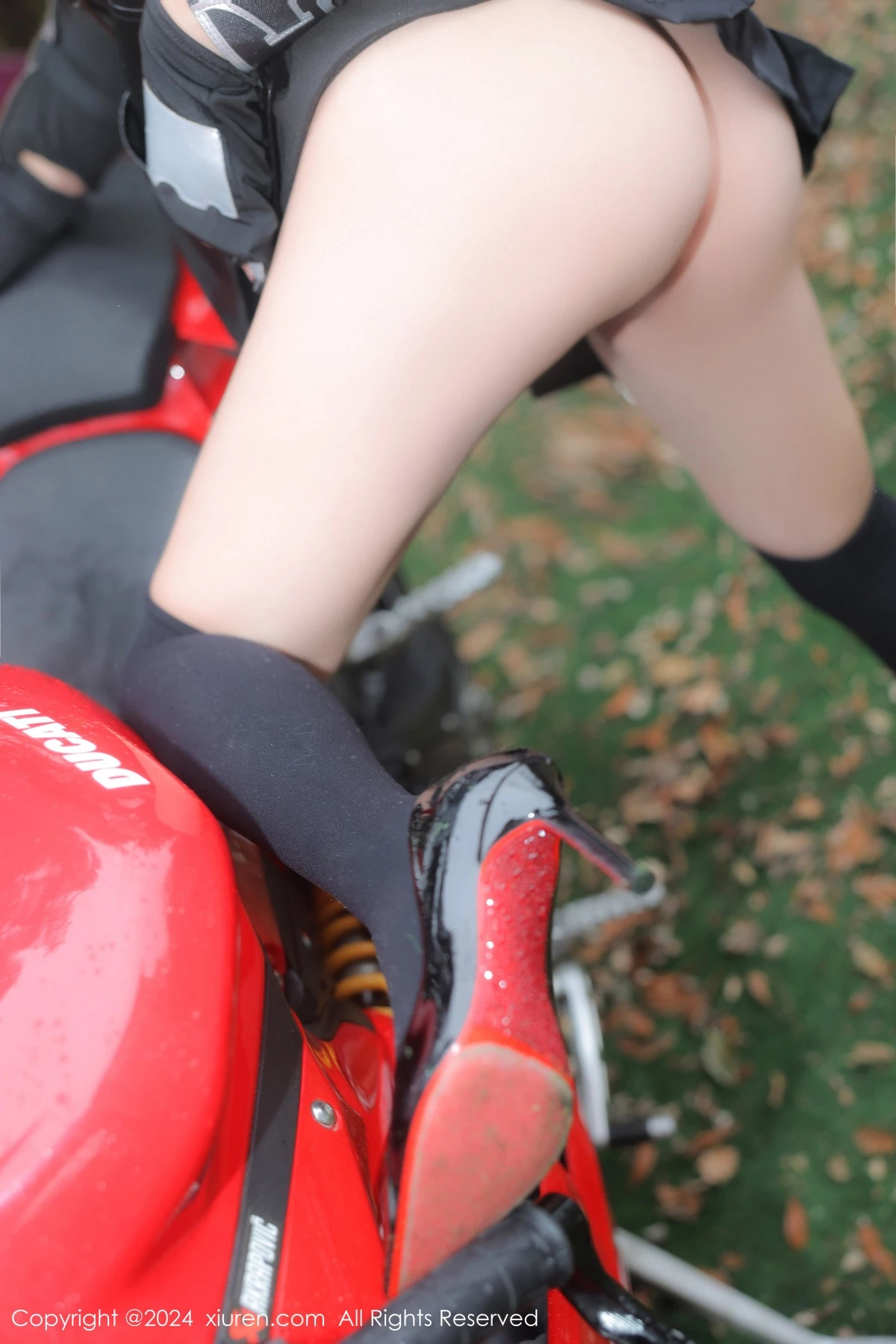 [XiuRen秀人网] 2024.01.16 No.7969 小薯条nienie 摩托车美腿 [69P] NO.8