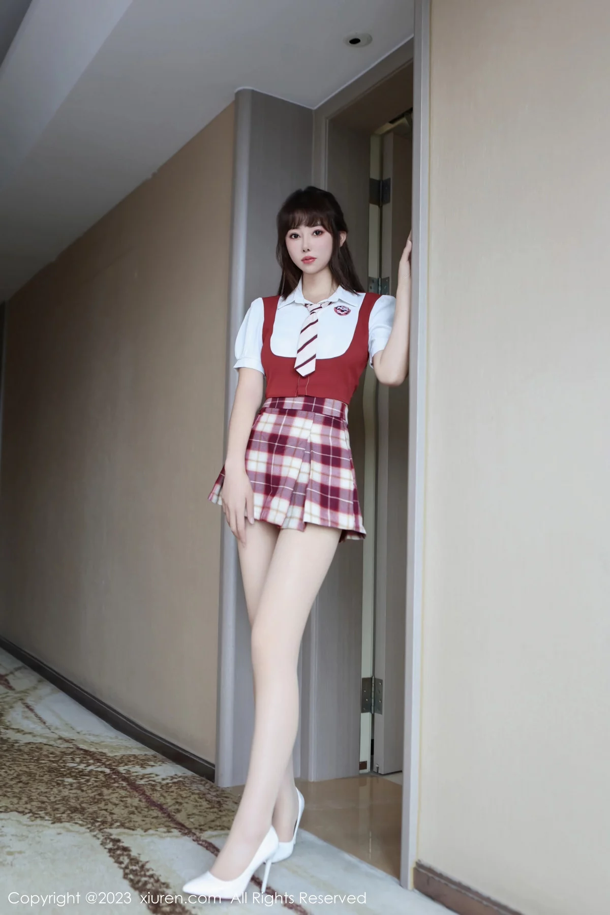 [XiuRen秀人网] 2023.12.22 No.7851 金tiao 制服美腿 [77P] NO.1