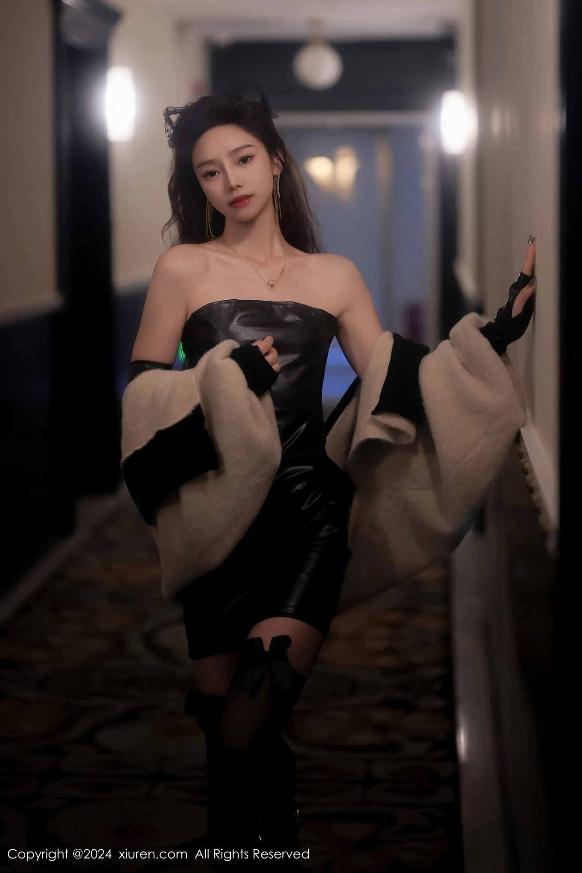 [XiuRen秀人网] 2024.02.01 No.8049 苏曼兮 黑丝美腿 [64P] NO.8