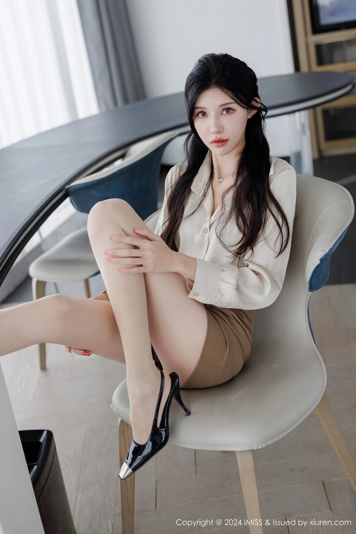 [IMISS爱蜜社] 2024.03.07 VOL.767 泥鳅鳅 短裙美腿 [44P] NO.12