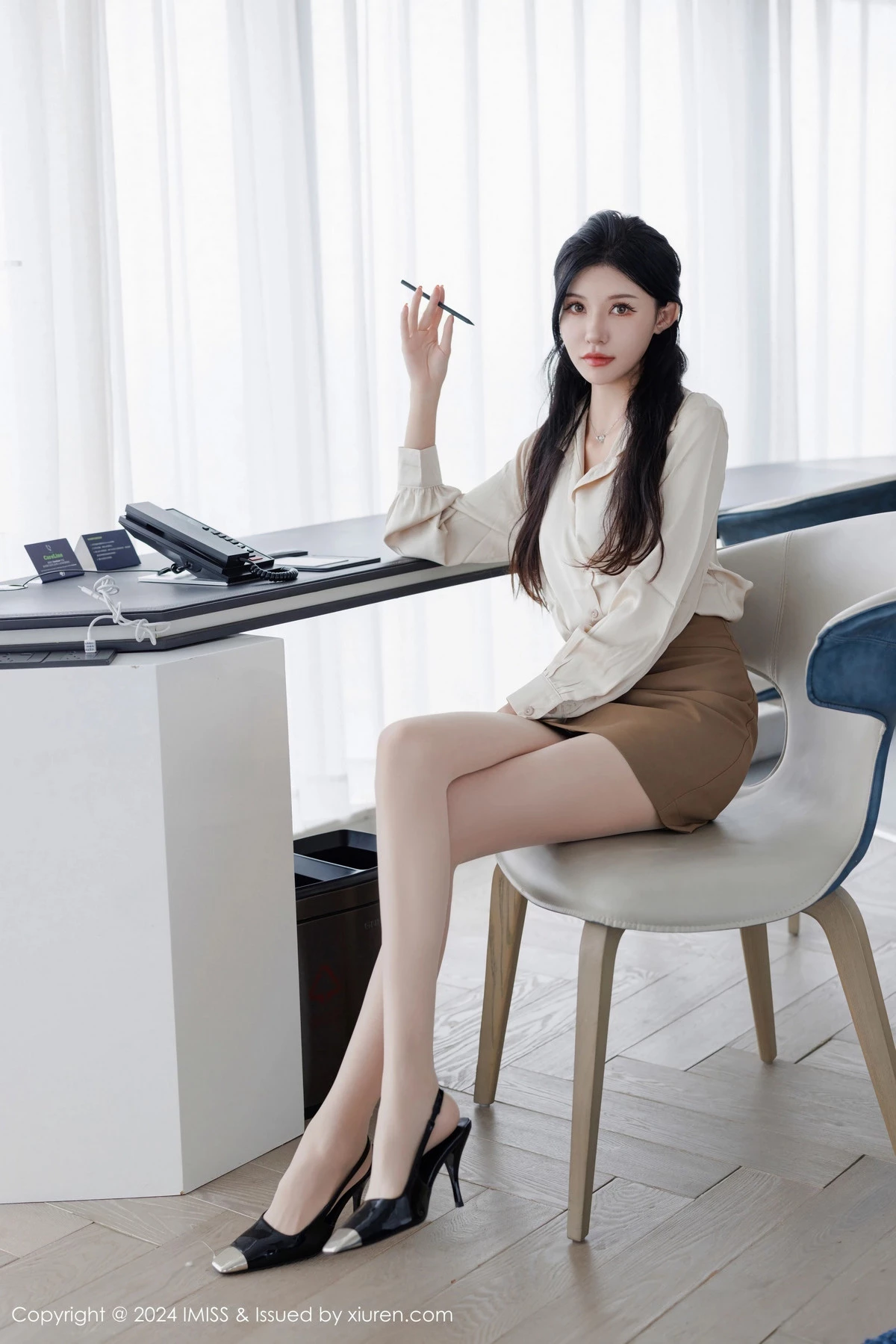 [IMISS爱蜜社] 2024.03.07 VOL.767 泥鳅鳅 短裙美腿 [44P] NO.9