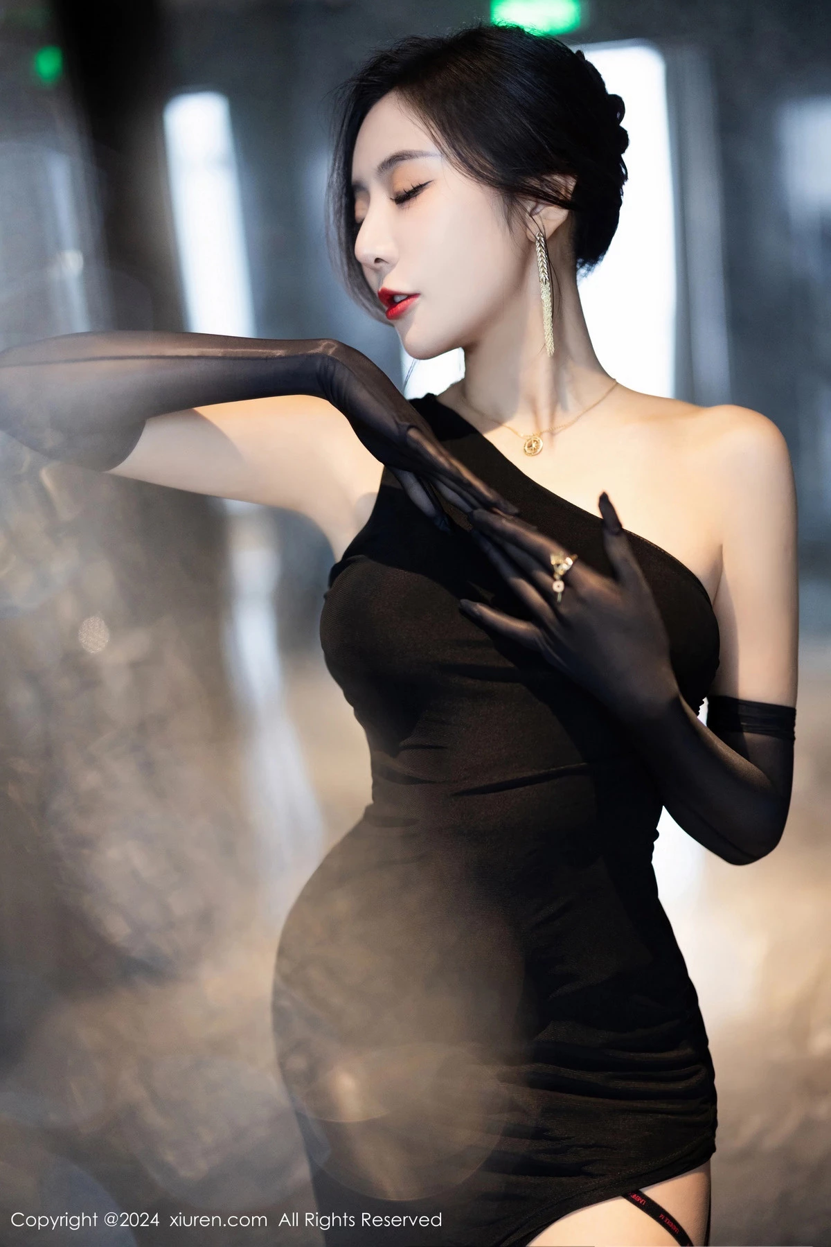 [XiuRen秀人网] 2024.03.07 No.8194 王馨瑶yanni 美腿黑丝 [82P] NO.8