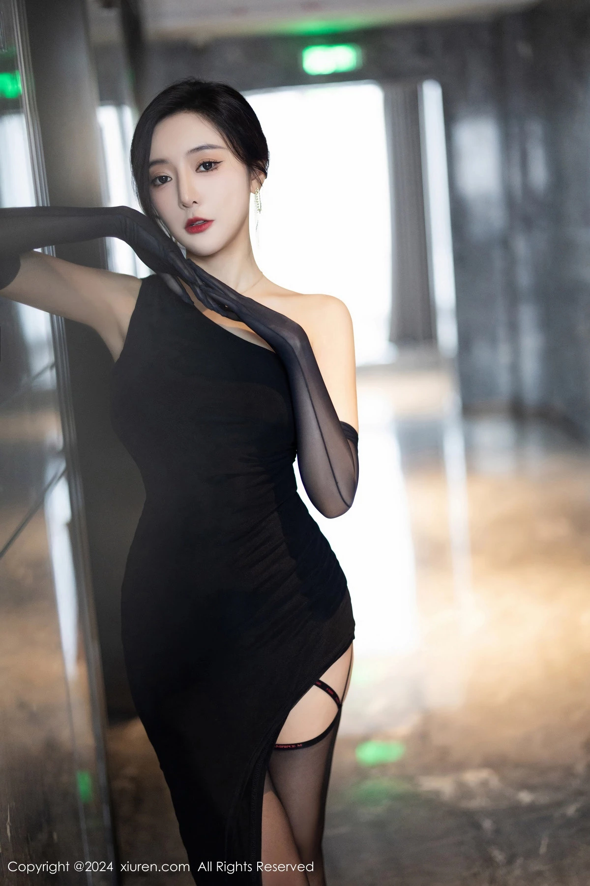 [XiuRen秀人网] 2024.03.07 No.8194 王馨瑶yanni 美腿黑丝 [82P] NO.7