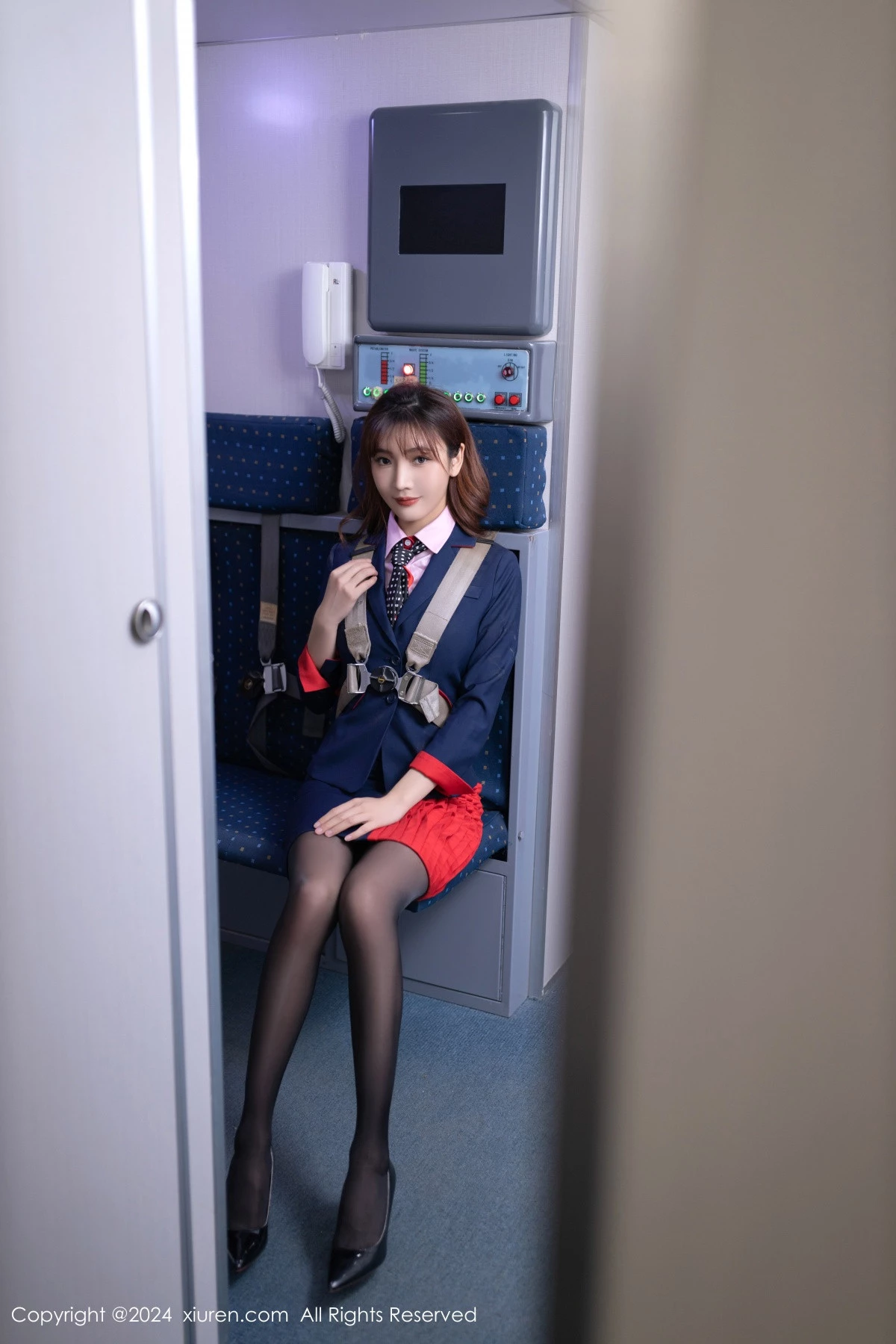 [XiuRen秀人网] 2024.03.07 No.8196 陆萱萱 美腿黑丝 [80P] NO.9