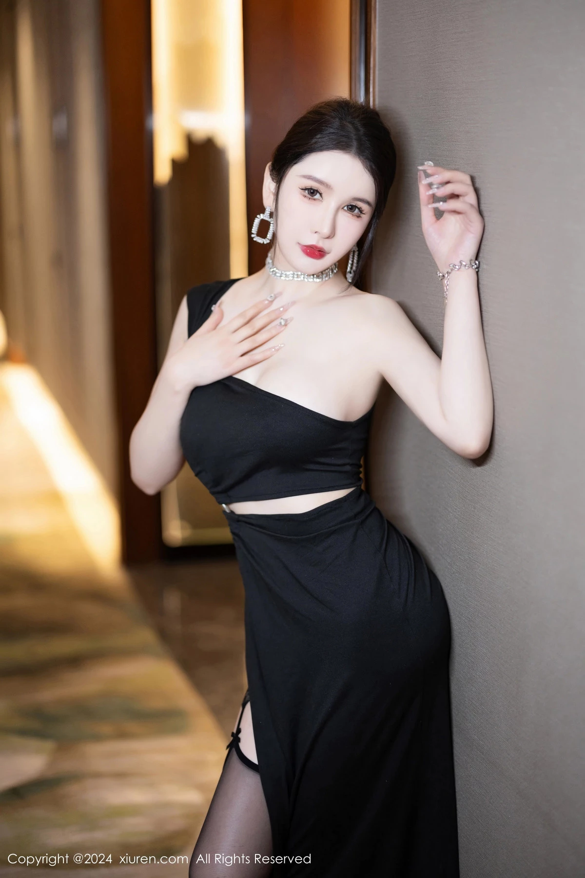 [XiuRen秀人网] 2024.03.13 No.8222 李丽莎 美腿黑丝 [72P] NO.4