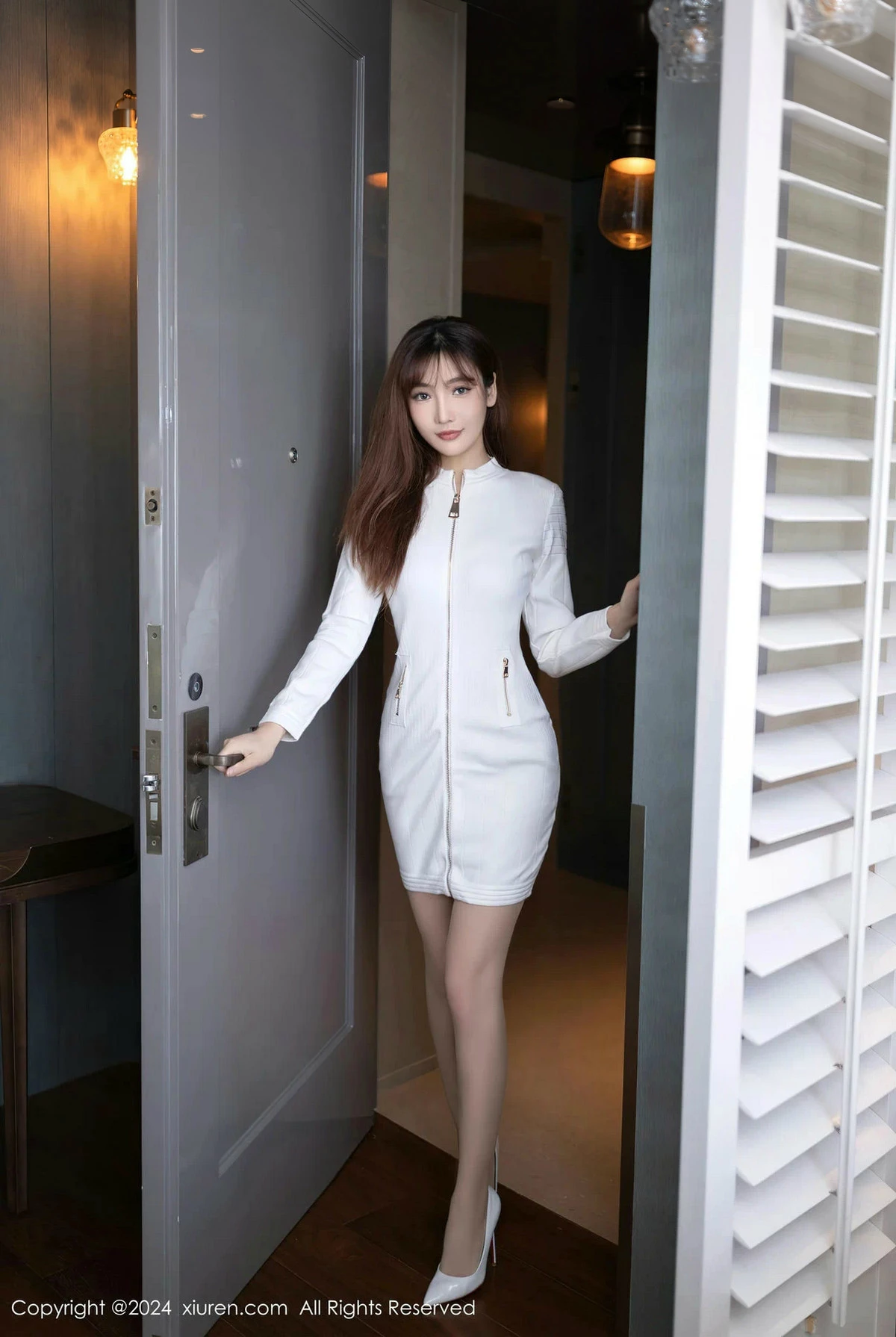 [XiuRen秀人网] 2024.03.14 No.8233 陆萱萱 丝袜美腿 [80P] NO.1