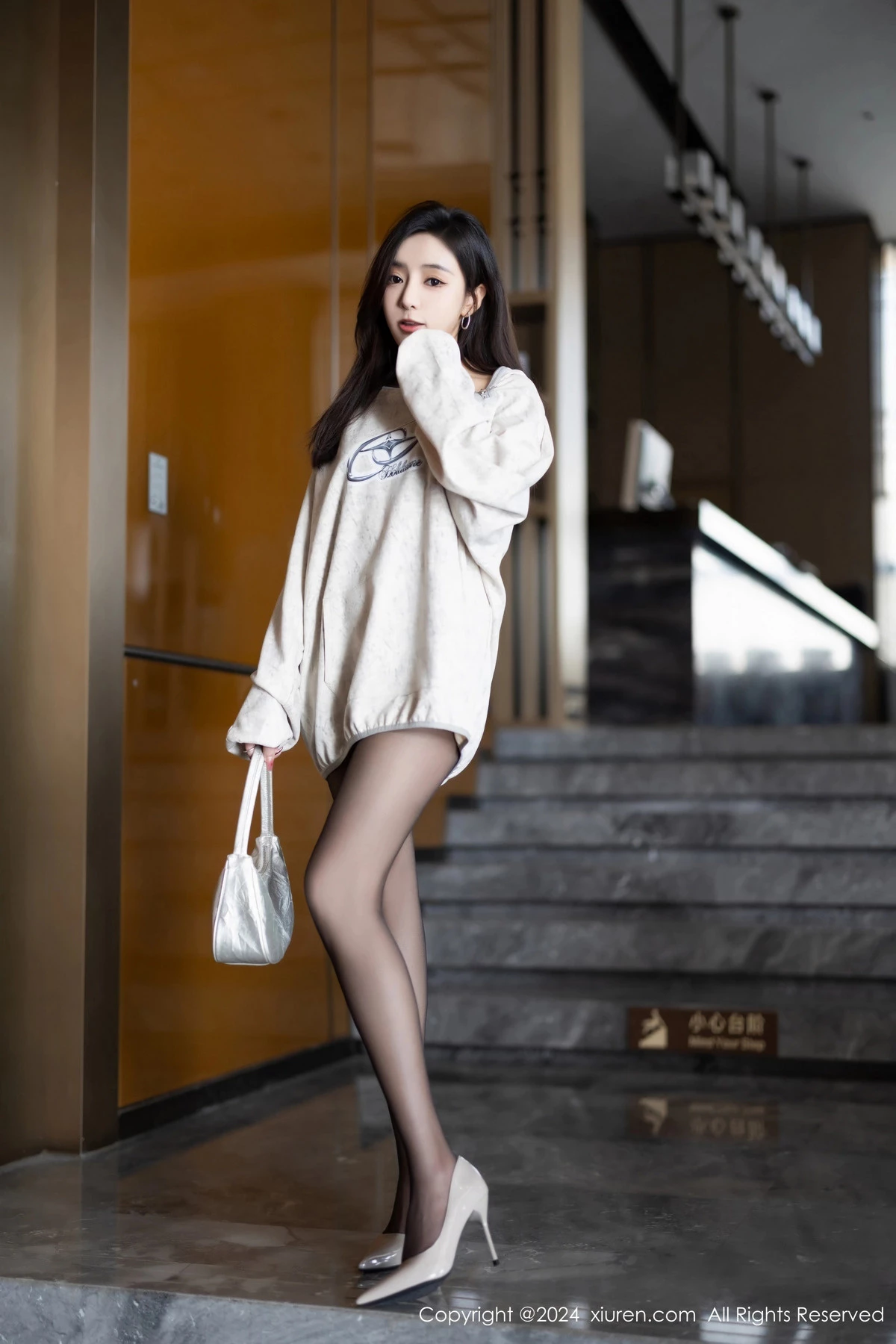 [XiuRen秀人网] 2024.02.23 No.8135 王馨瑶yanni 美腿黑丝 [80P] NO.1