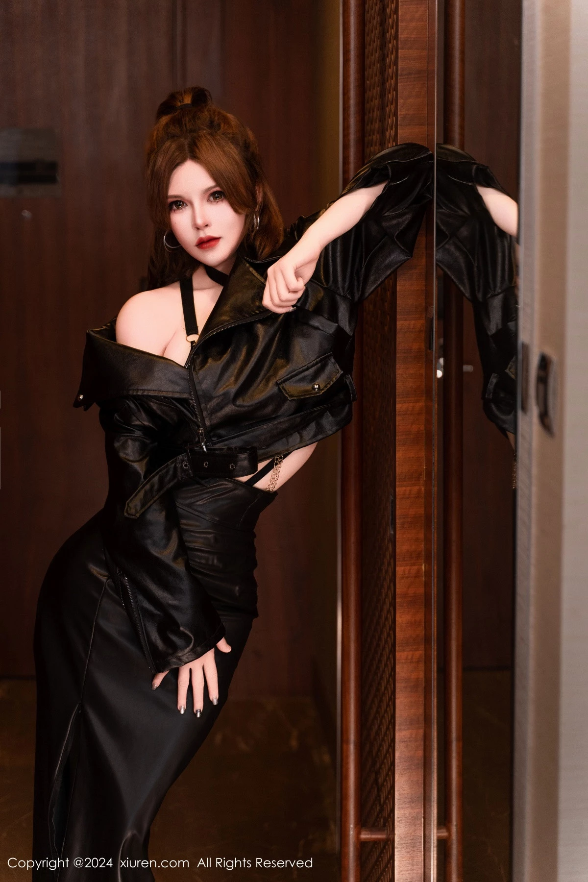 [XiuRen秀人网] 2024.03.28 No.8305 伊丽莎有点白 美腿性感 [64P] NO.10