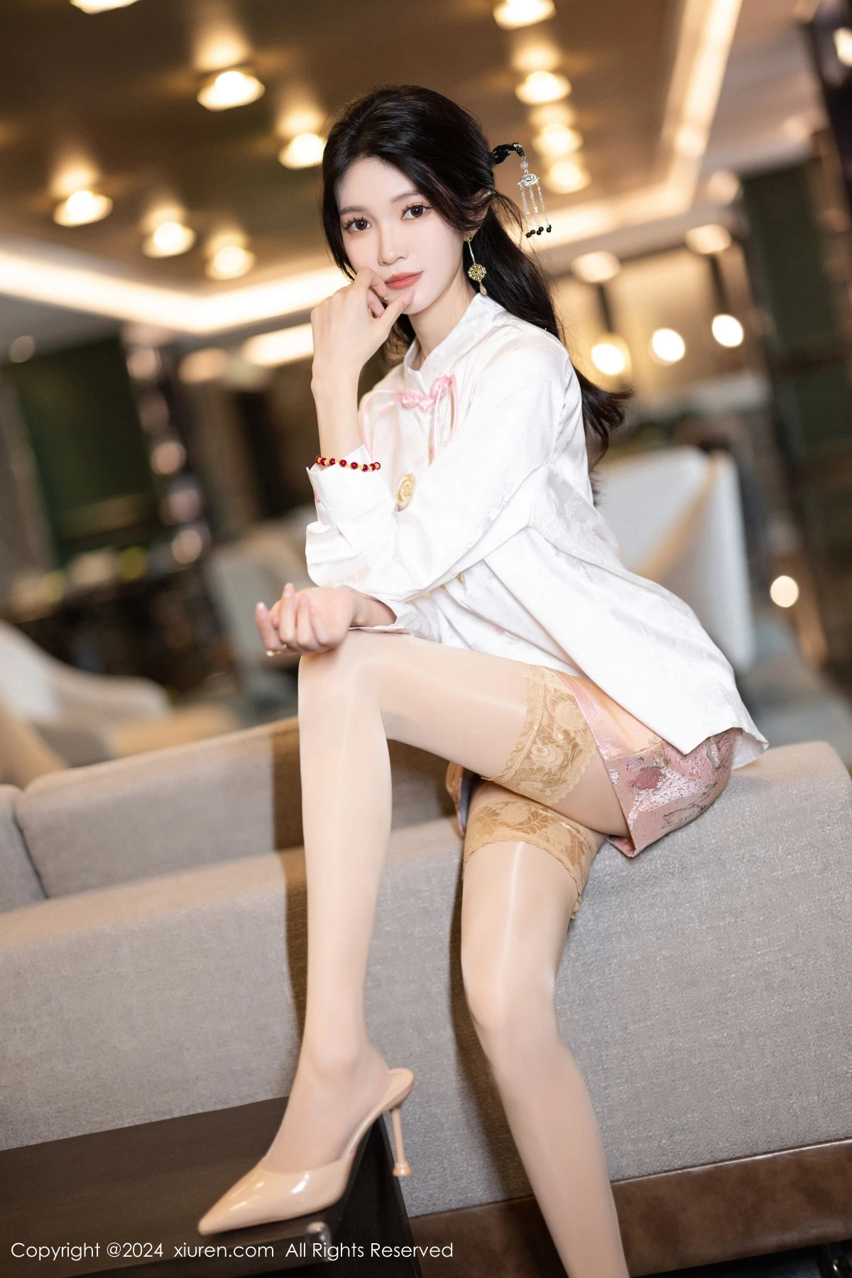 [XiuRen秀人网] 2024.04.07 No.8347 程程程- 丝袜美腿 [85P] NO.8