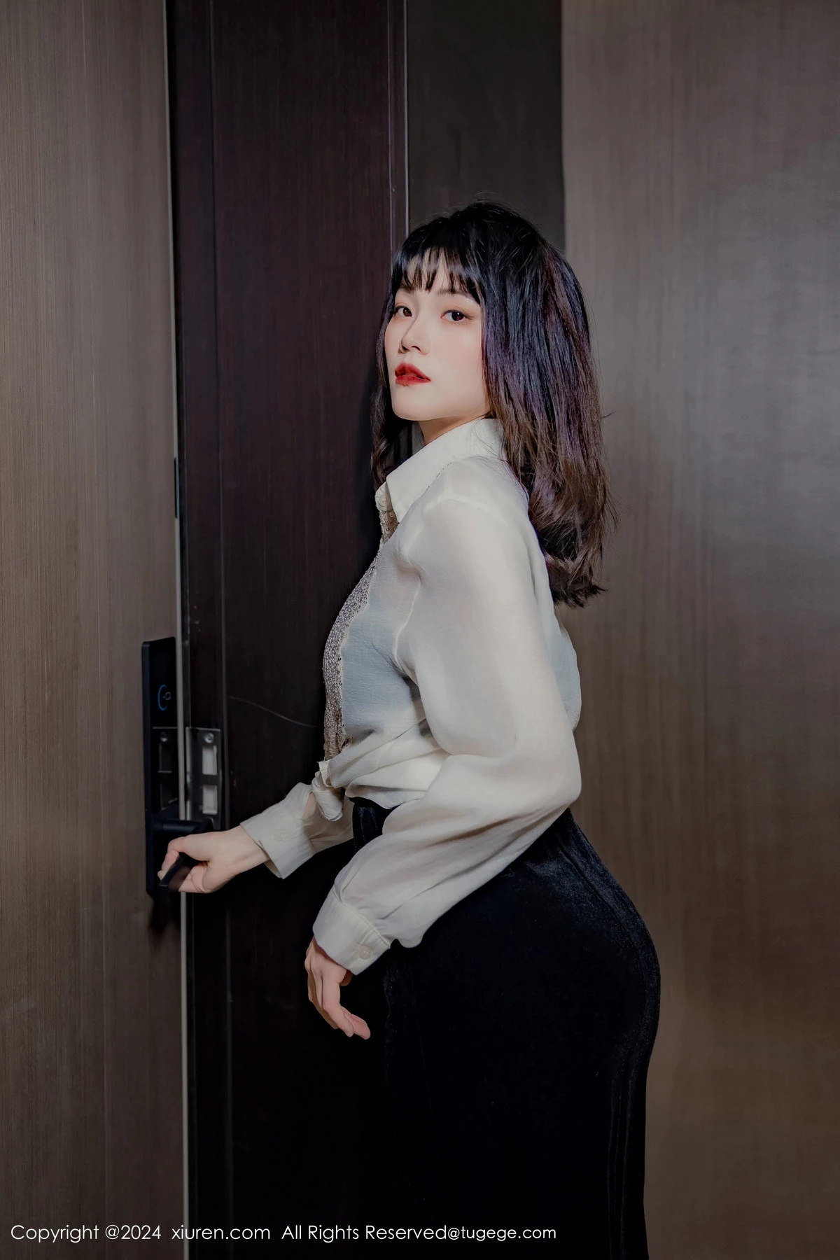 [XiuRen秀人网] 2024.04.08 No.8353 唐安诺 美腿黑丝 [55P] NO.8