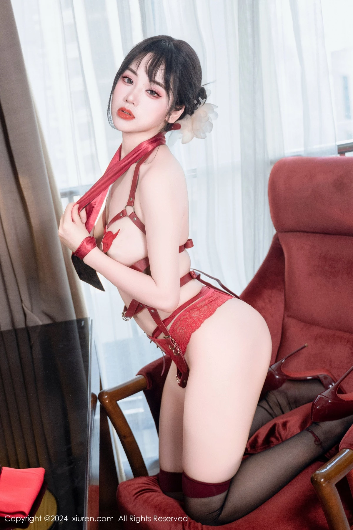 [XiuRen秀人网] 2024.04.09 No.8360 汐汐爱吃草莓 性感美腿 [60P] NO.6