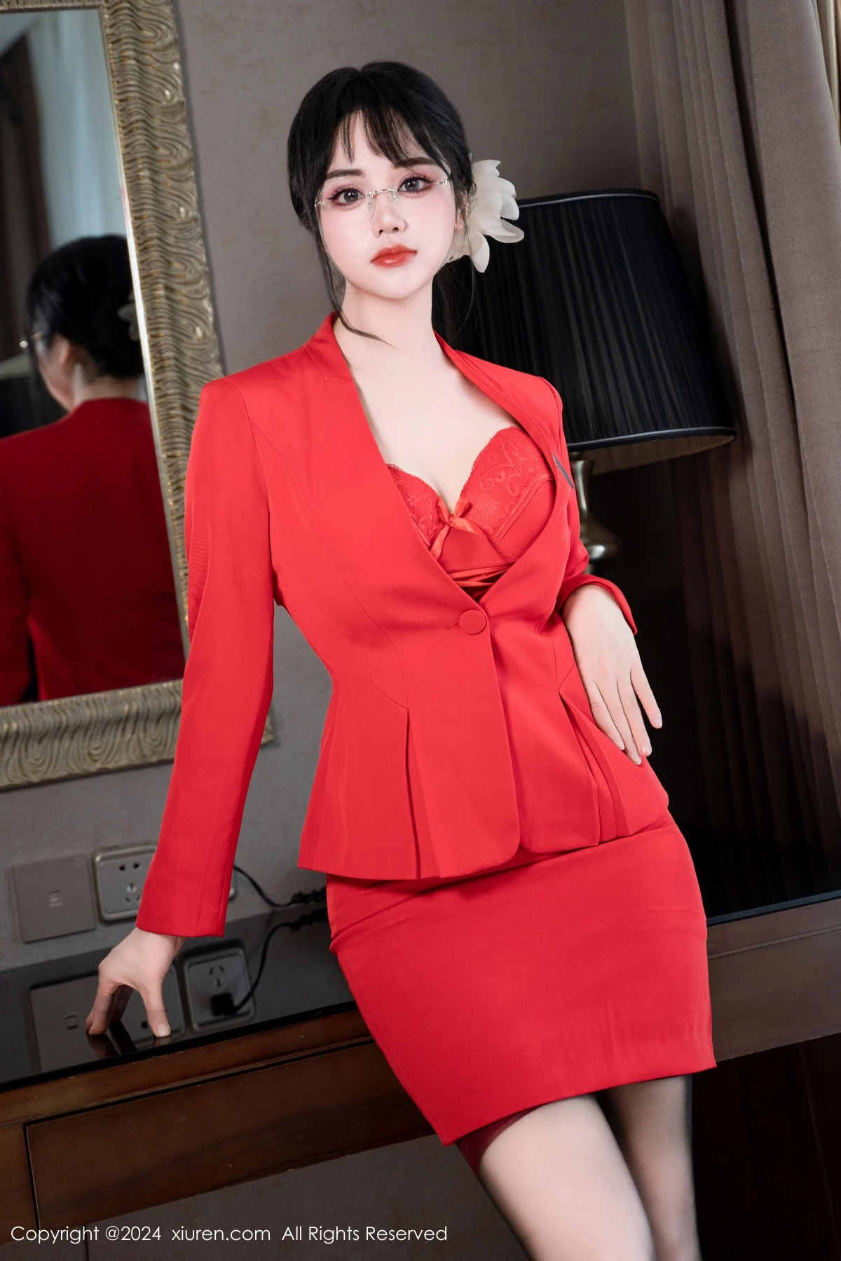 [XiuRen秀人网] 2024.04.09 No.8360 汐汐爱吃草莓 性感美腿 [60P] NO.7