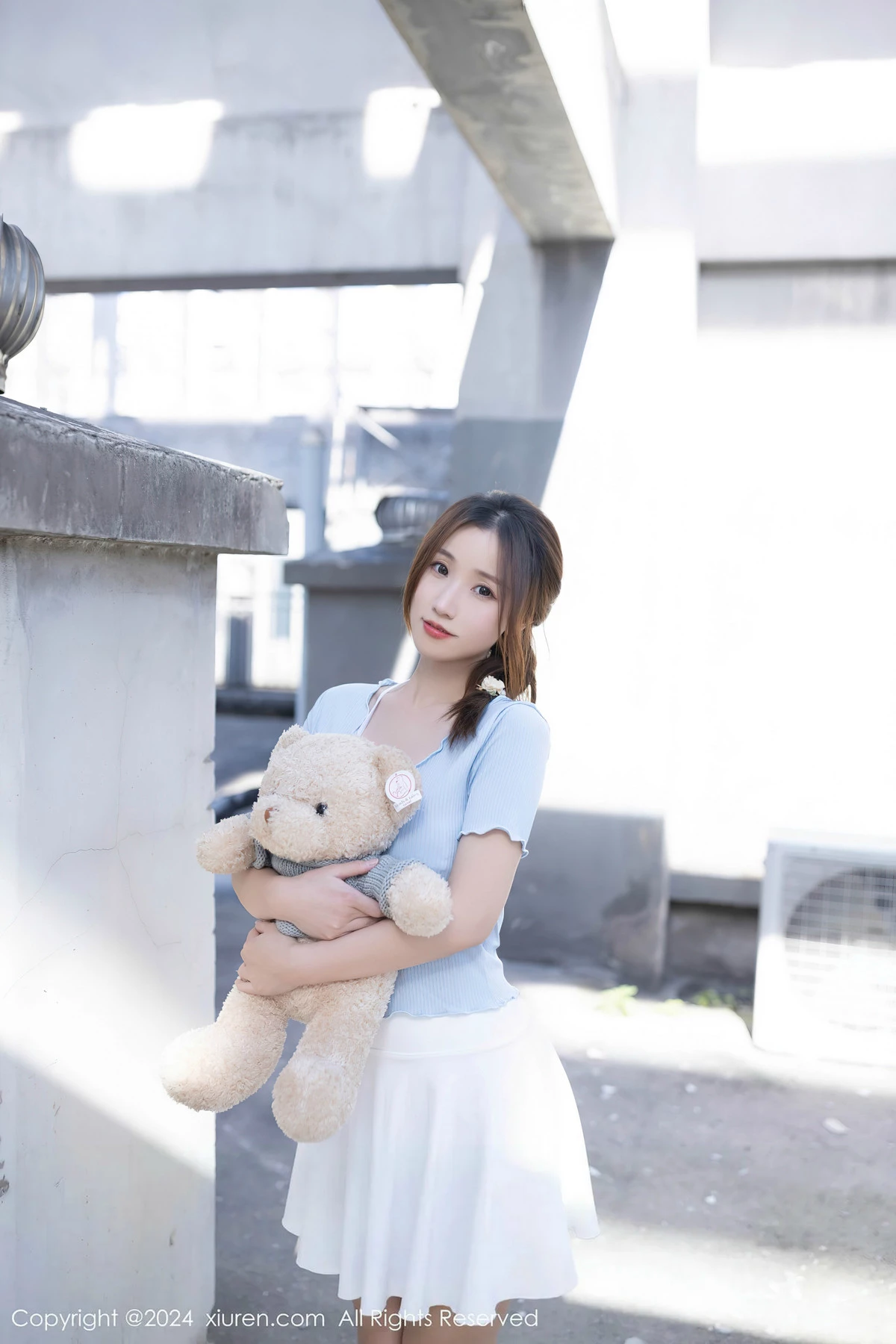 [XiuRen秀人网] 2024.04.10 No.8369 杏子Yada 短裙美腿 [85P] NO.1