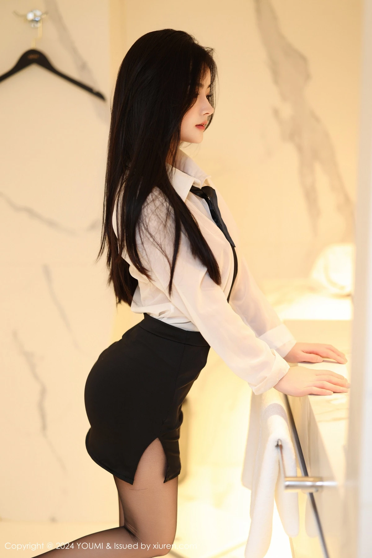 [YOUMI尤蜜荟] 2024.04.12 VOL.1050 谭小灵 黑丝美腿 [90P] NO.2