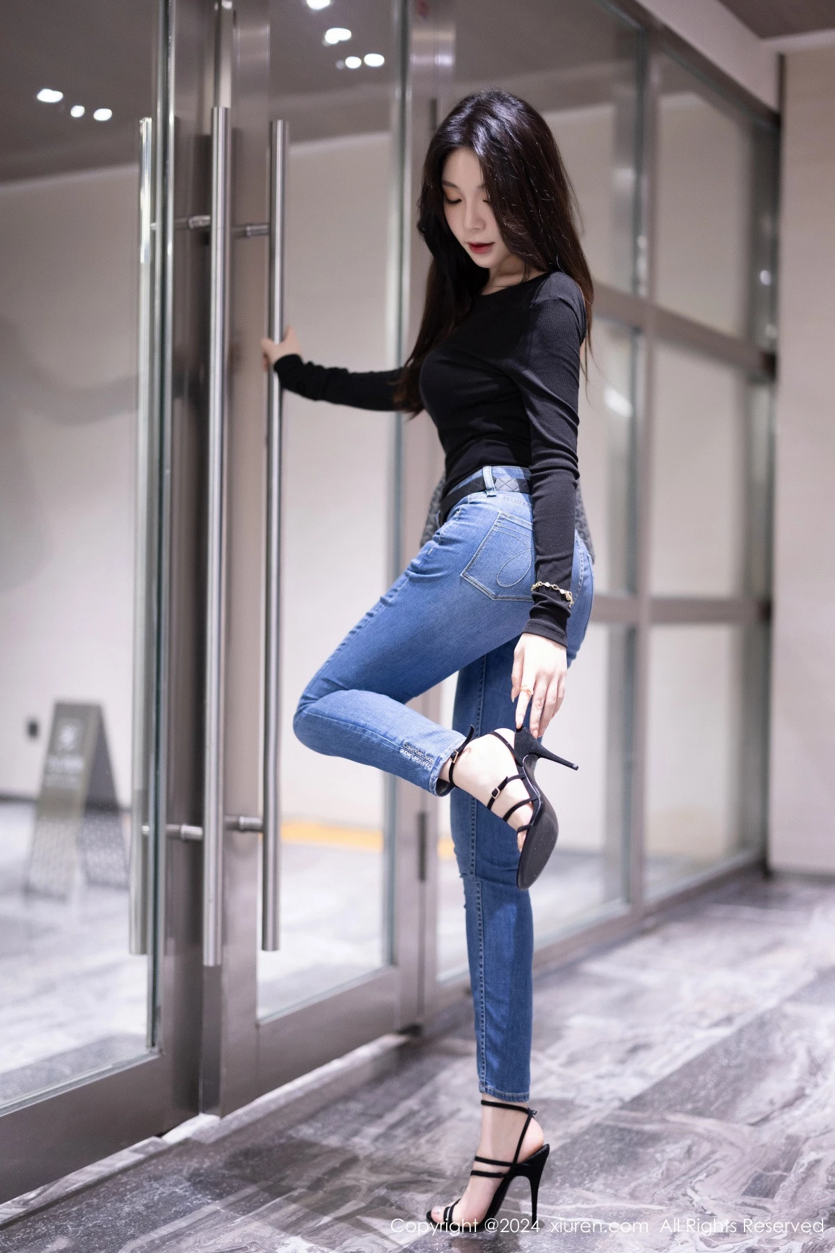 [XiuRen秀人网] 2024.04.12 No.8385 徐莉芝Booty 黑丝美腿 [92P] NO.9