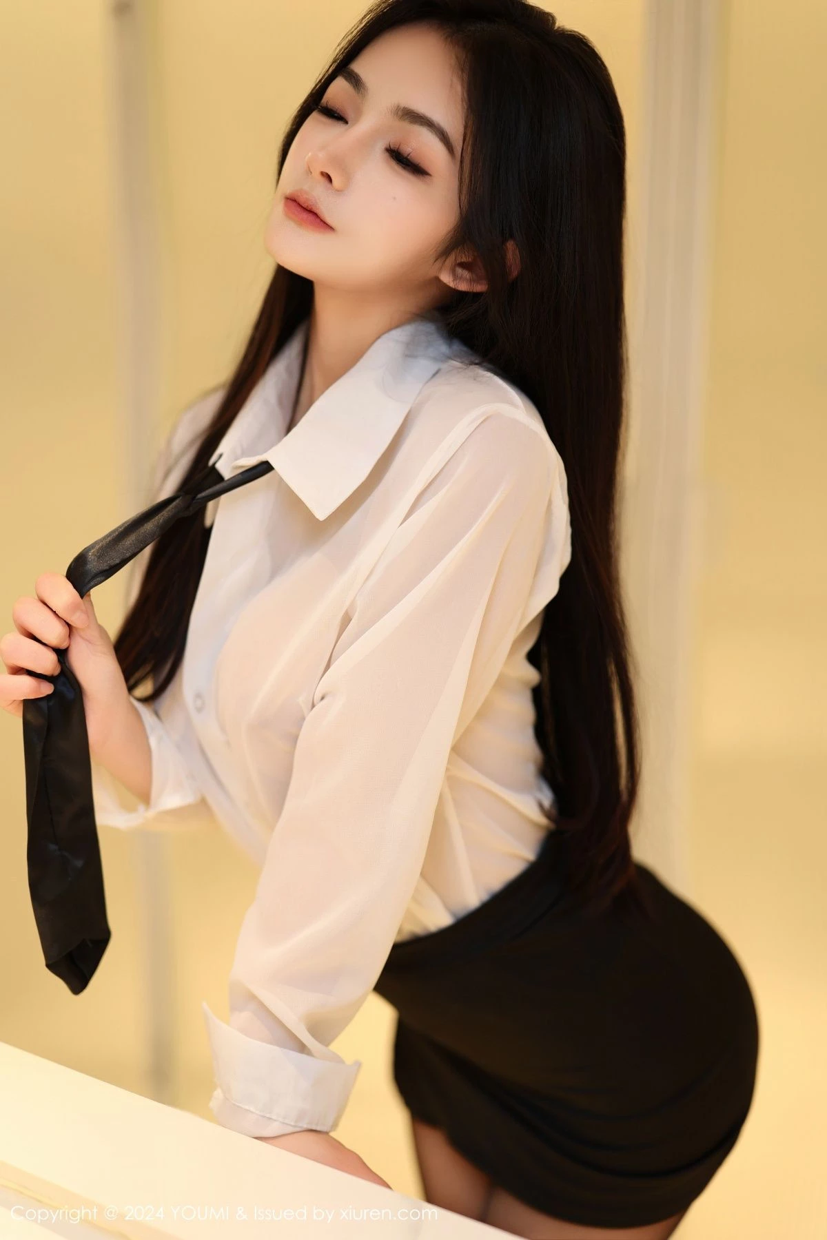 [YOUMI尤蜜荟] 2024.04.12 VOL.1050 谭小灵 黑丝美腿 [90P] NO.5