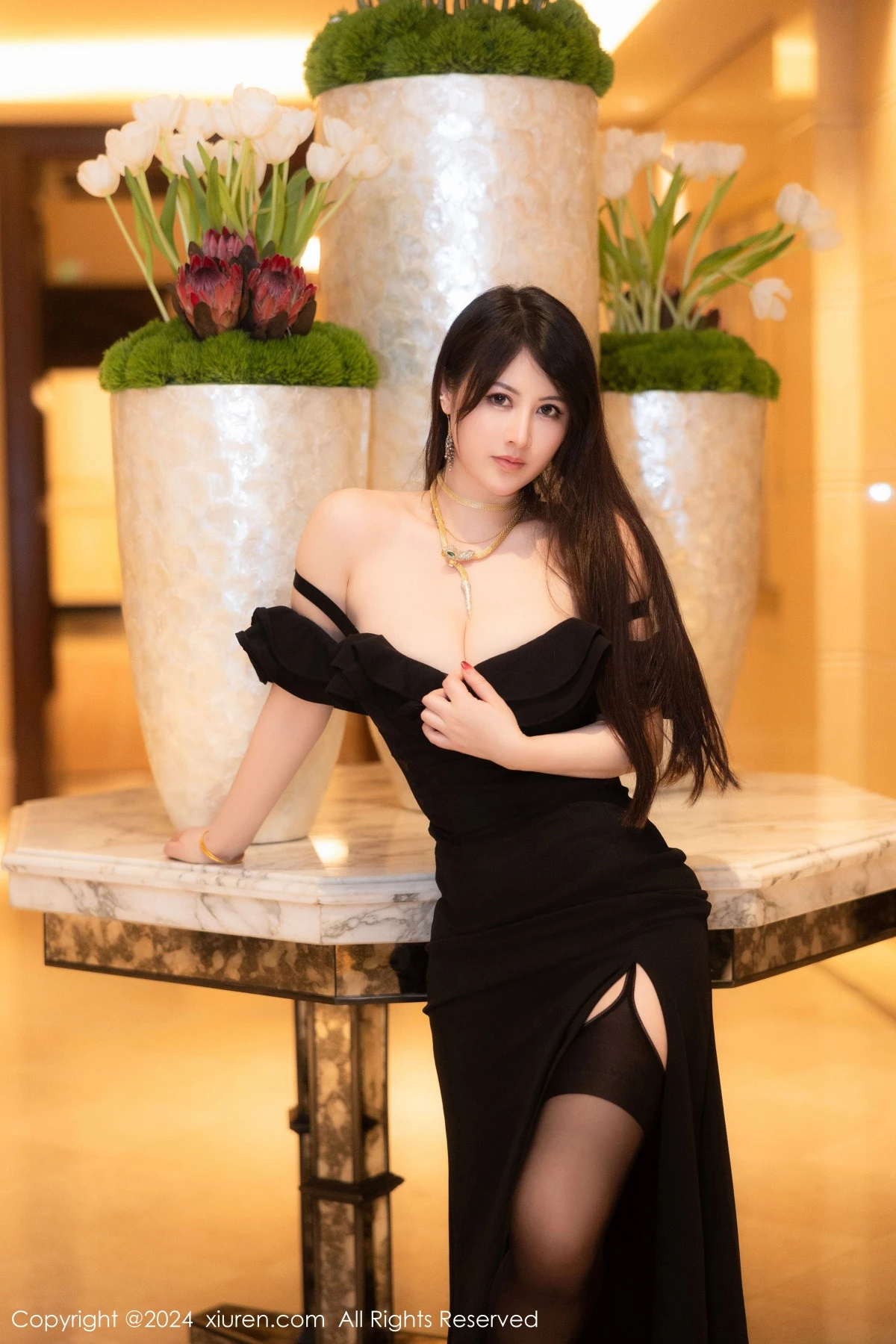 [XiuRen秀人网] 2024.04.16 No.8397 诗诗kiki 礼裙美腿 [81P] NO.7