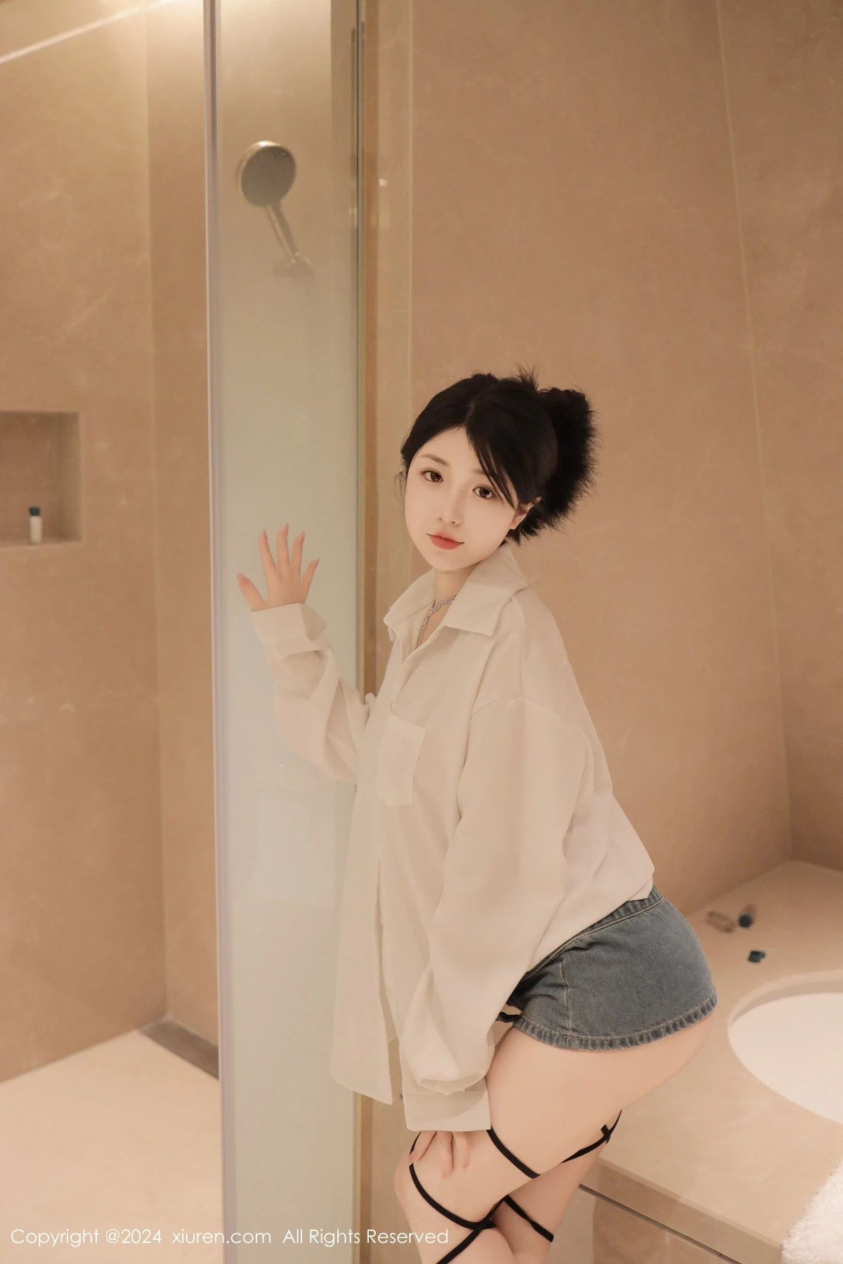 [XiuRen秀人网] 2024.04.16 No.8400 陈小花 美胸性感 [77P] NO.8