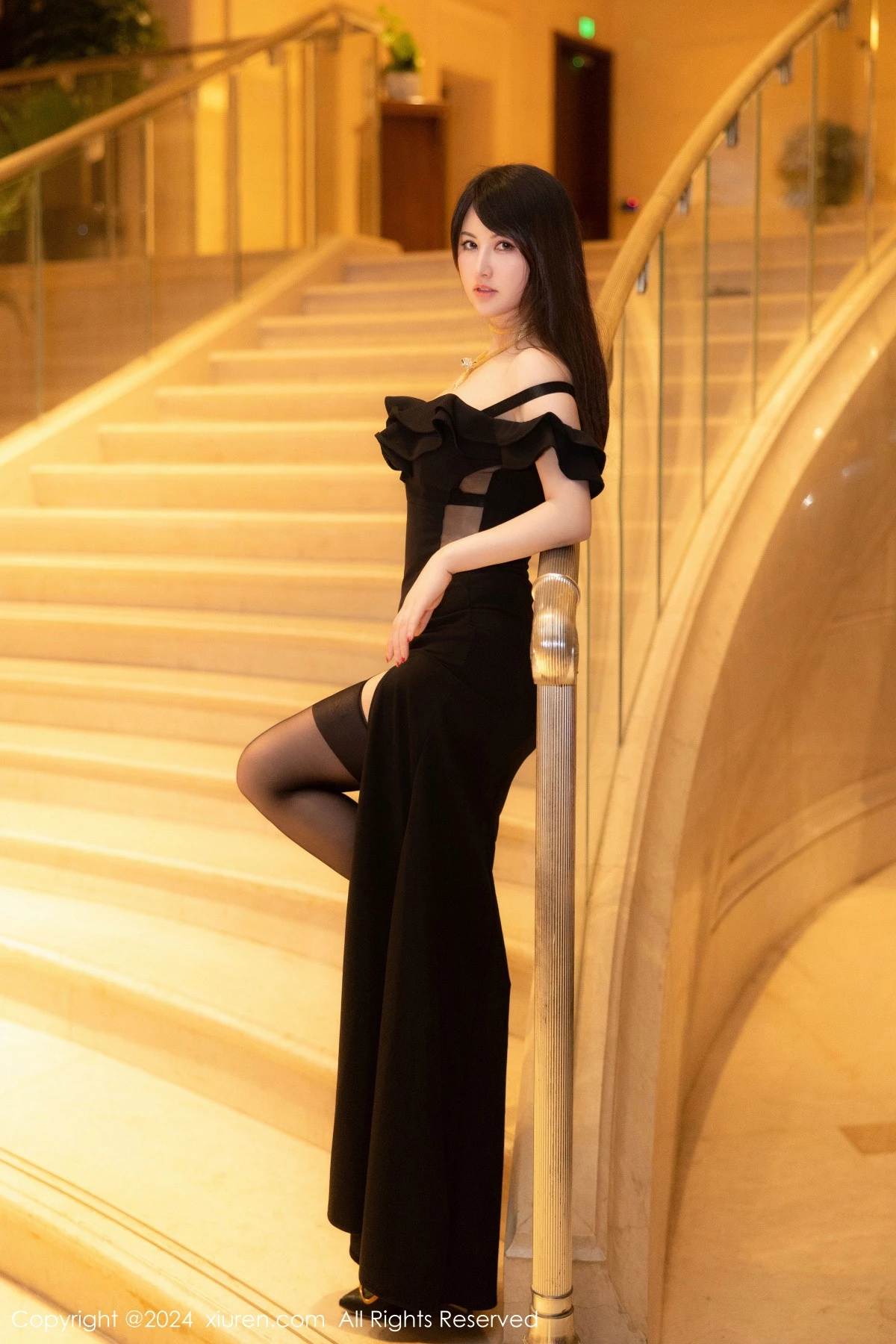 [XiuRen秀人网] 2024.04.16 No.8397 诗诗kiki 礼裙美腿 [81P] NO.5