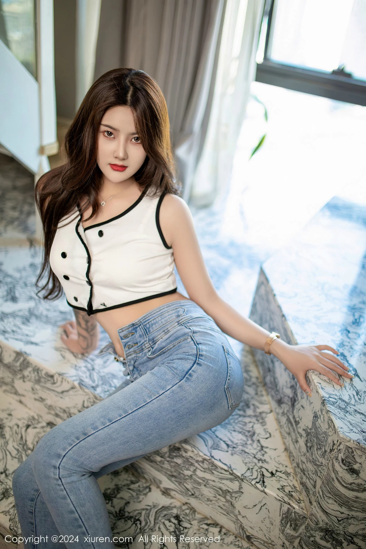 [XiuRen秀人网] 2024.04.18 No.8410 仙女爱自由 牛仔裤美腿 [50P] NO.5