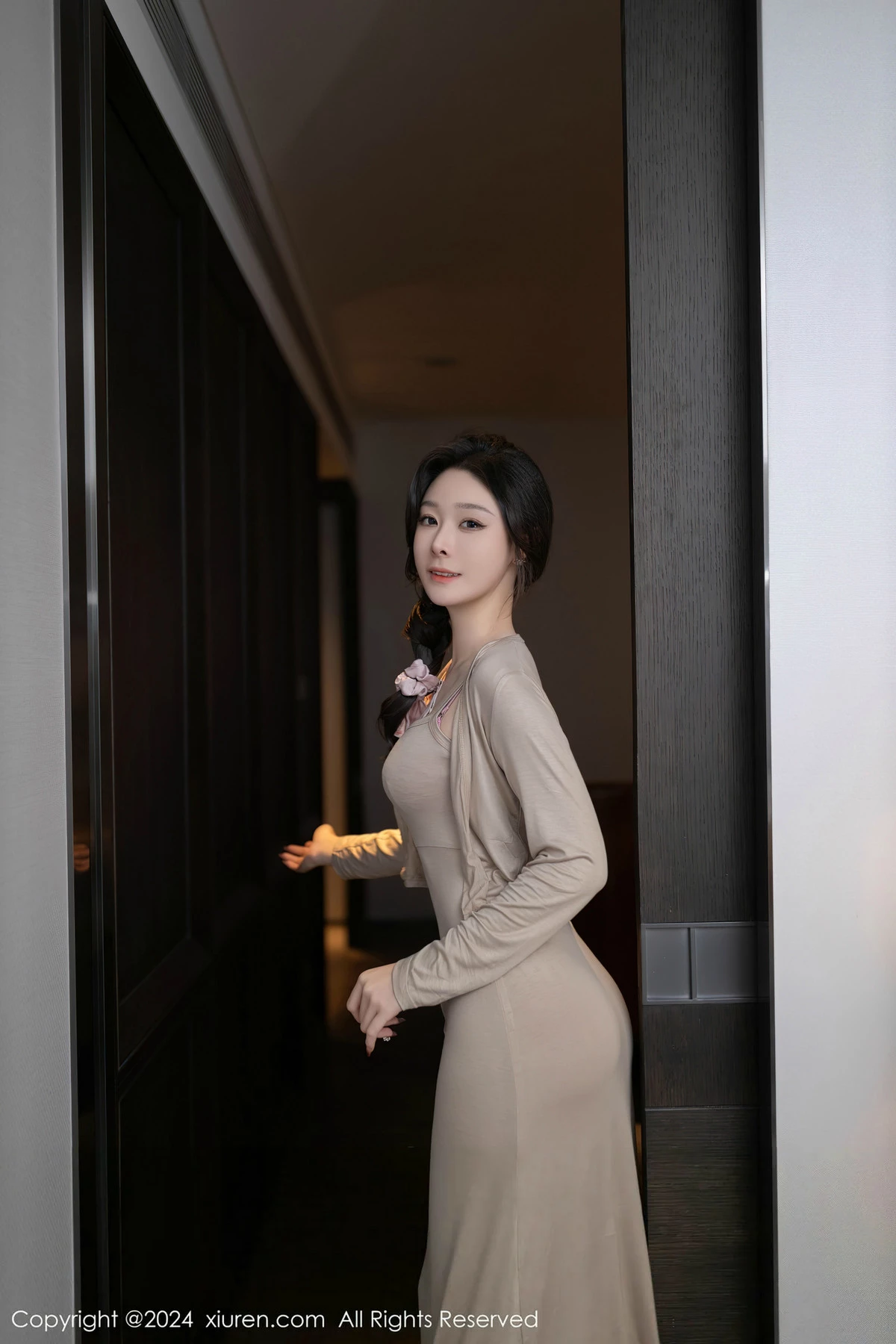 [XiuRen秀人网] 2024.04.18 No.8417 小逗逗 丝袜美腿 [84P] NO.1